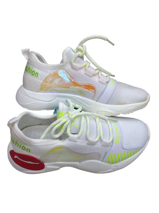 White medical cloth shoes with laces