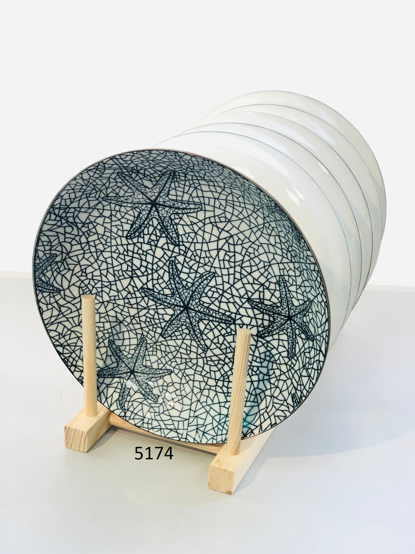 Ceramic plates, 8.3 inches, various drawings