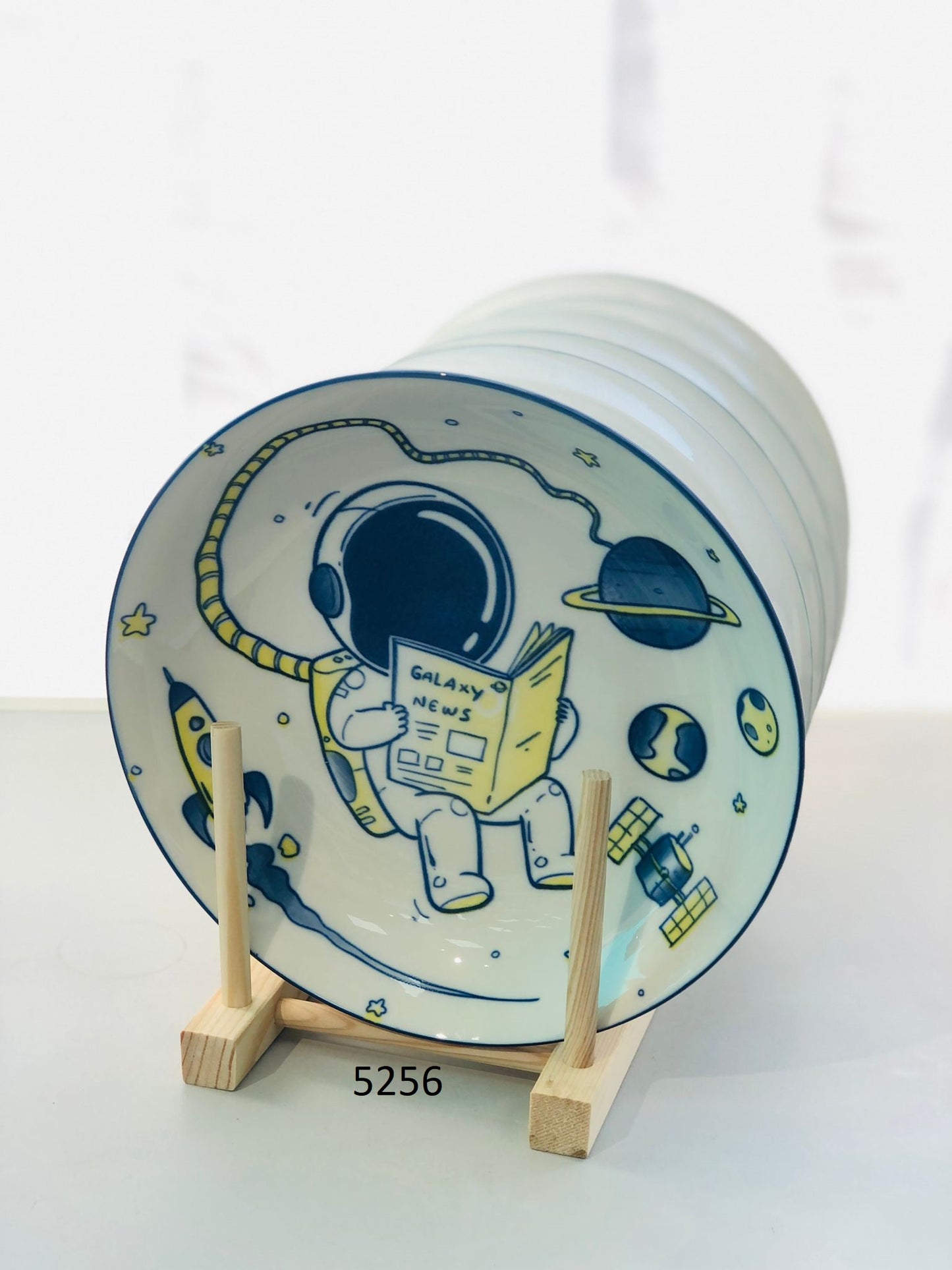 Ceramic plates, 8.3 inches, various drawings