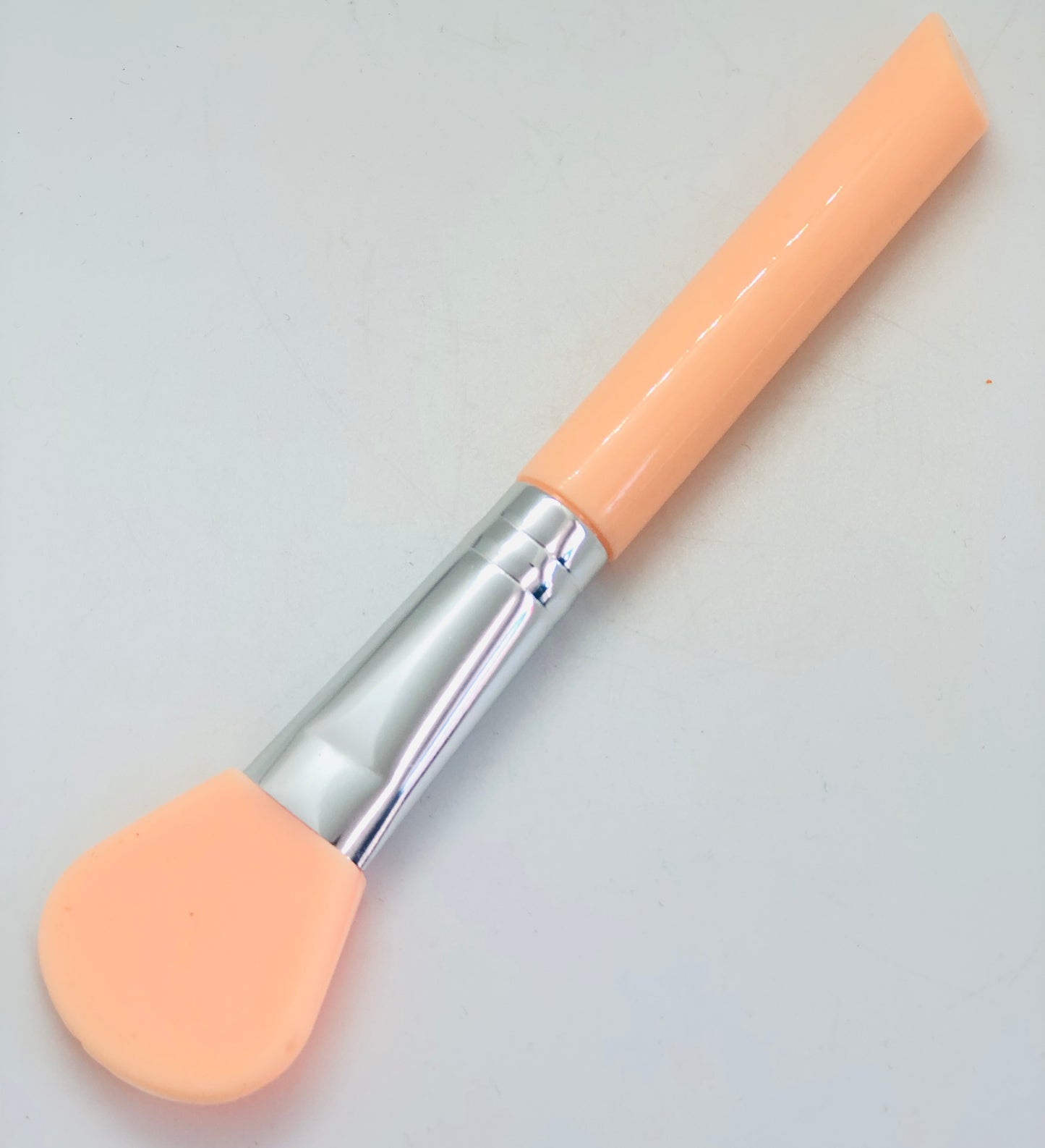Silicone brush for applying the mask