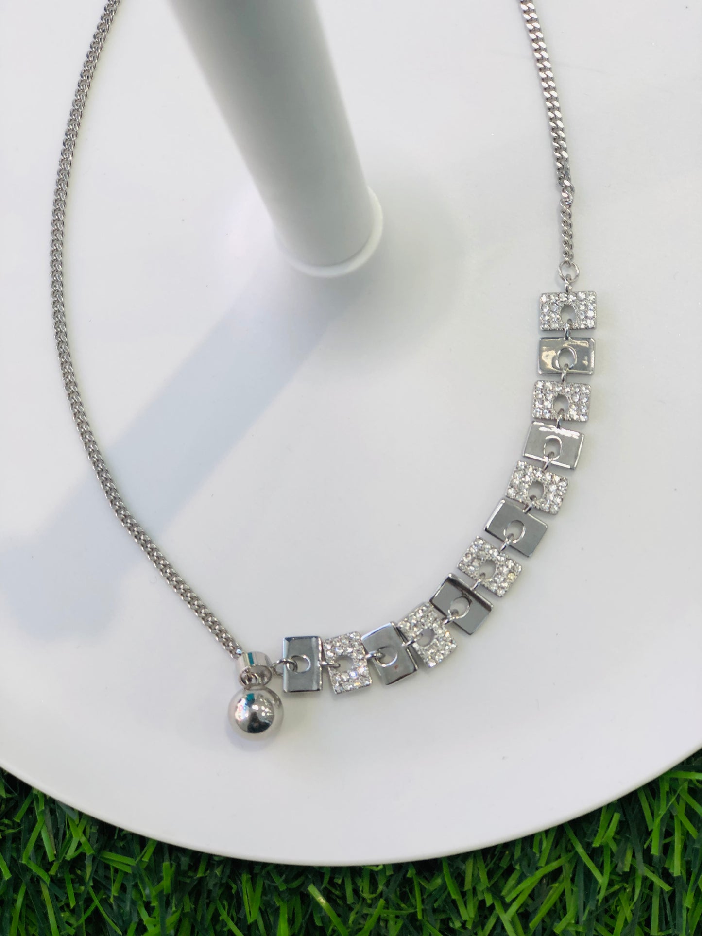 Silver chain with shiny bracelets