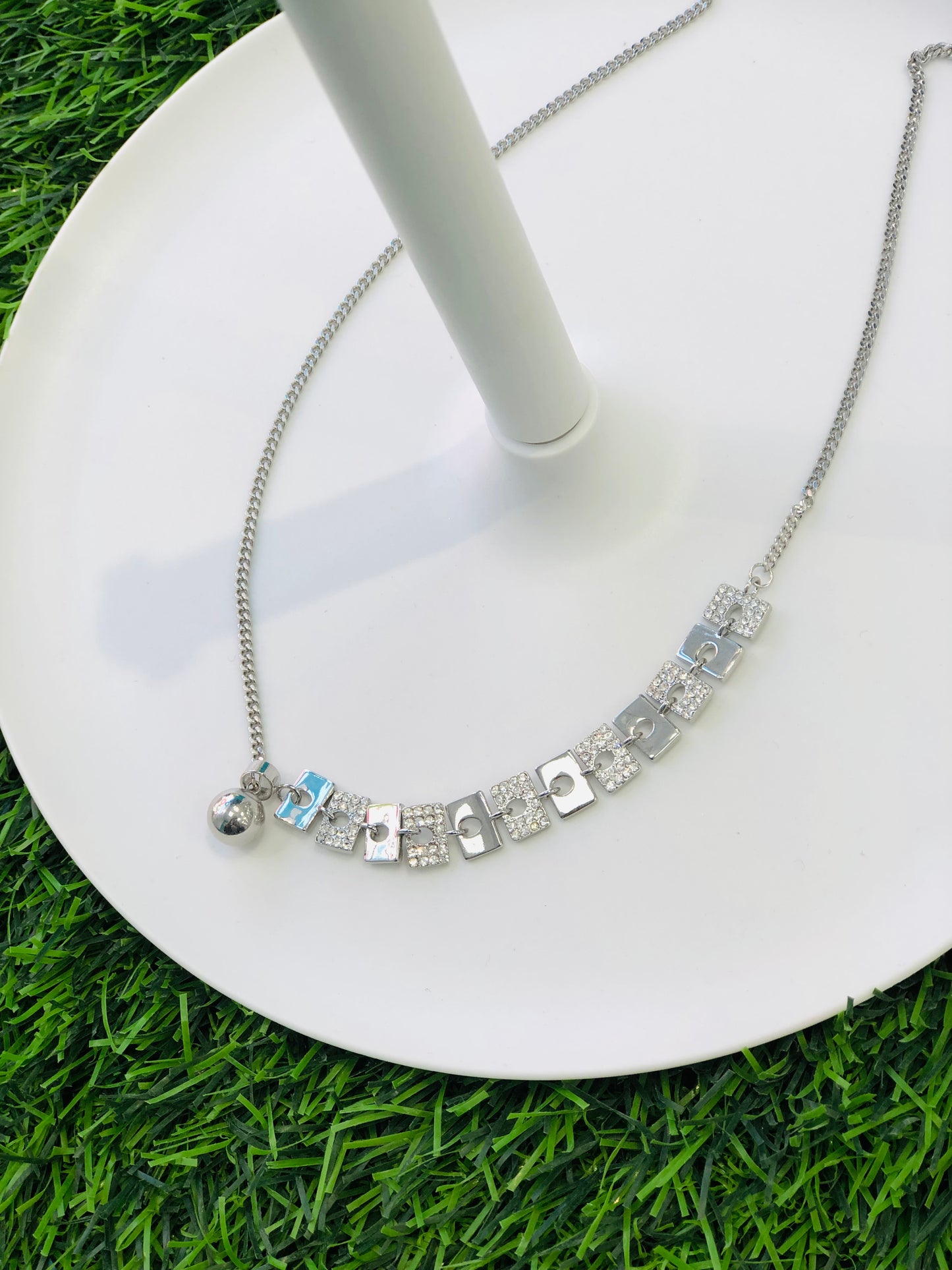 Silver chain with shiny bracelets