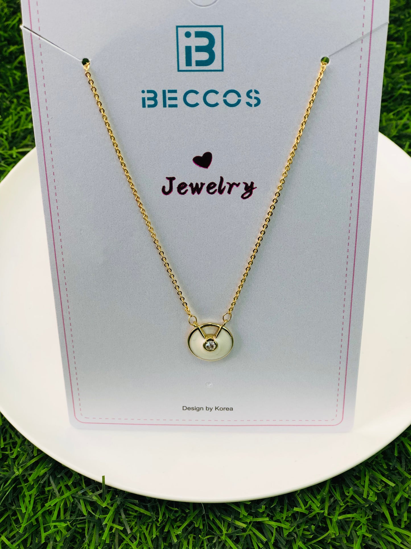 Circle gold necklace