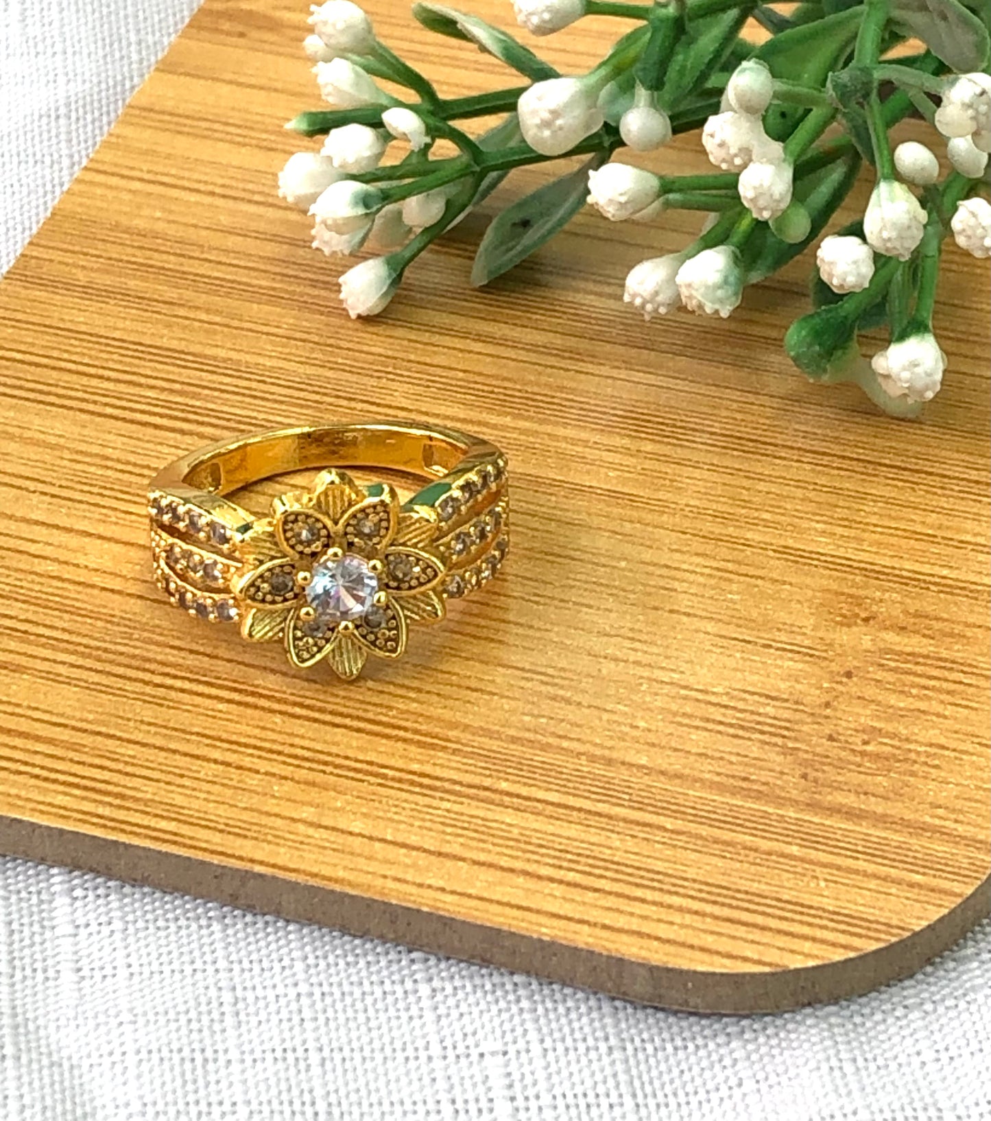 Russian gold ring with rose strands