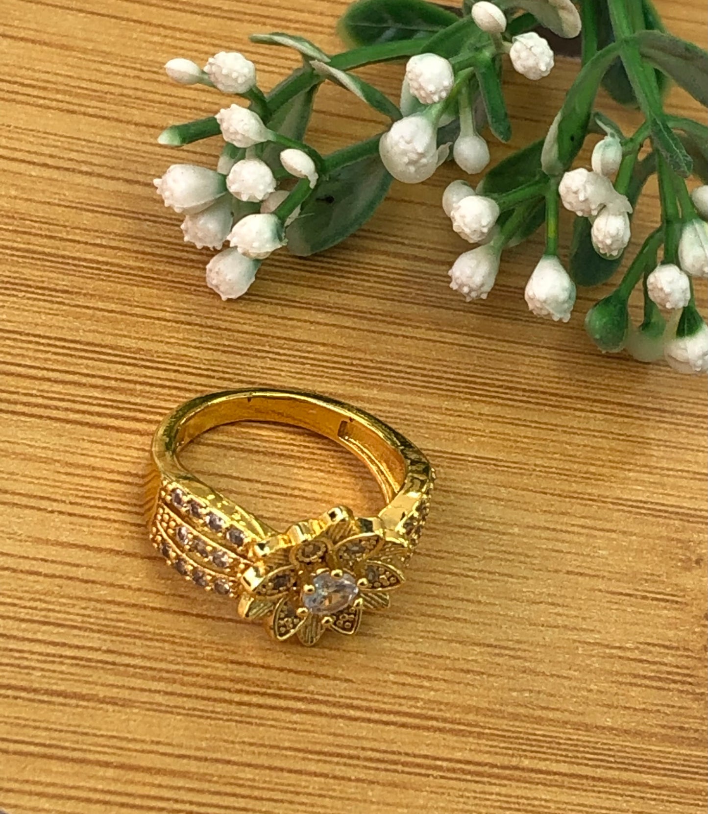 Russian gold ring with rose strands