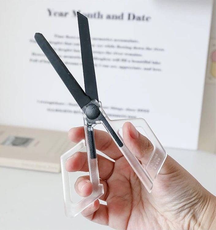 مقص للورق سهل الاستخدام