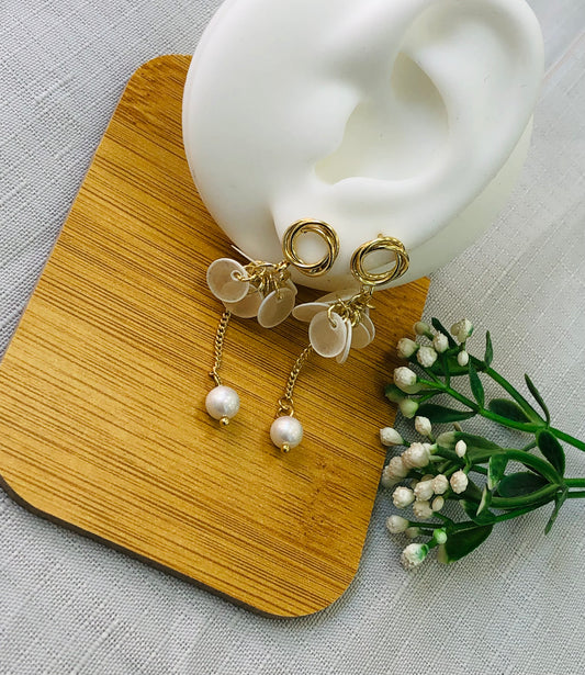 Long earring with gold and silver rings