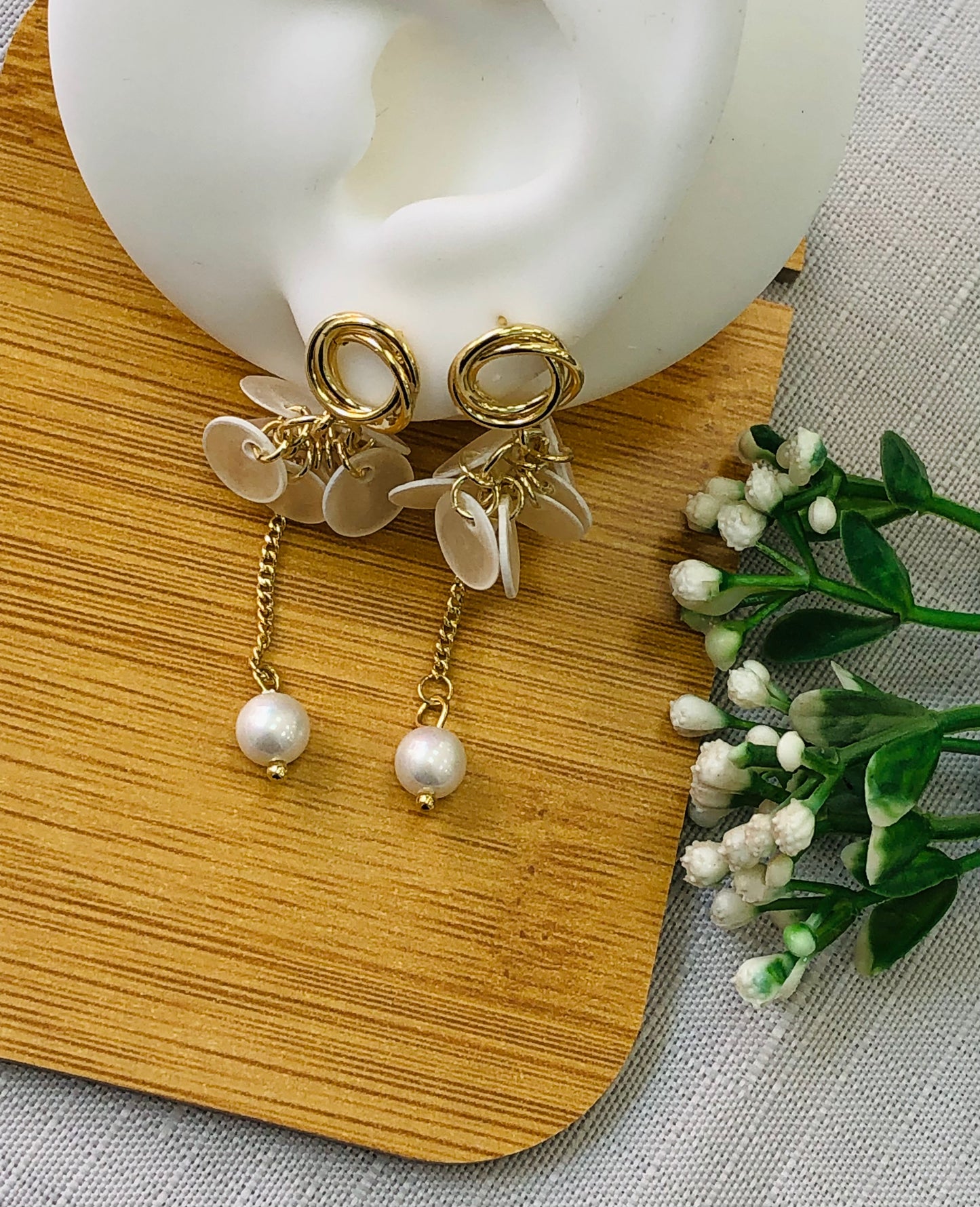 Long earring with gold and silver rings
