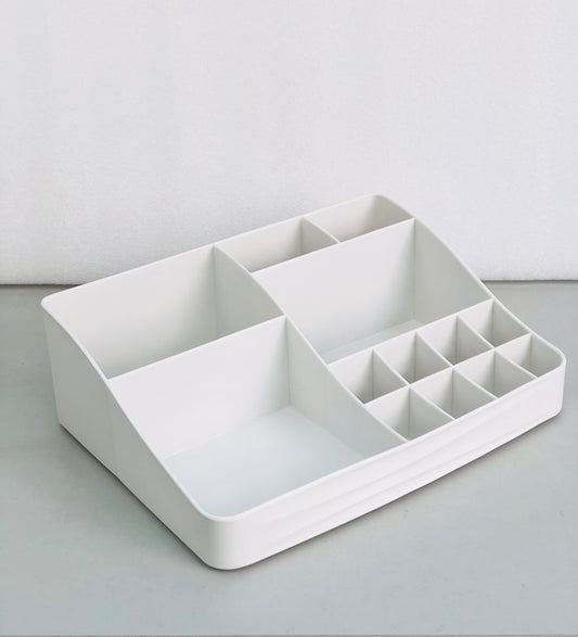 Cosmetics and accessories organizer