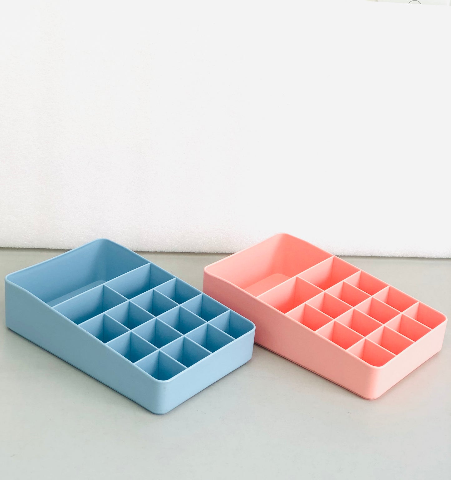 Small size organizer for accessories and makeup