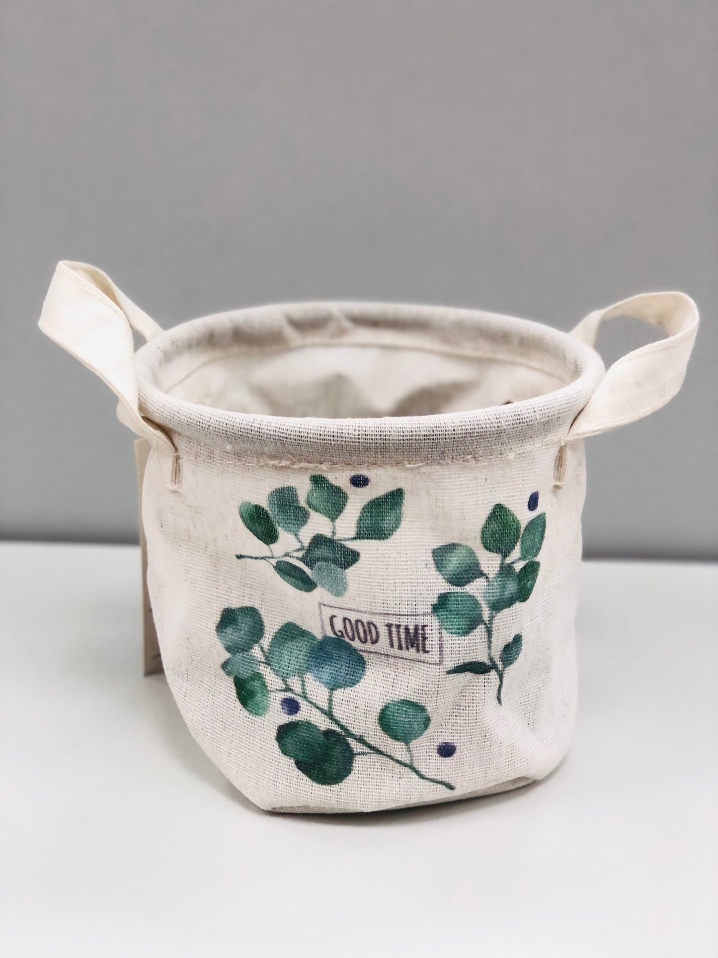 Cylinder fabric organizers with handle shapes