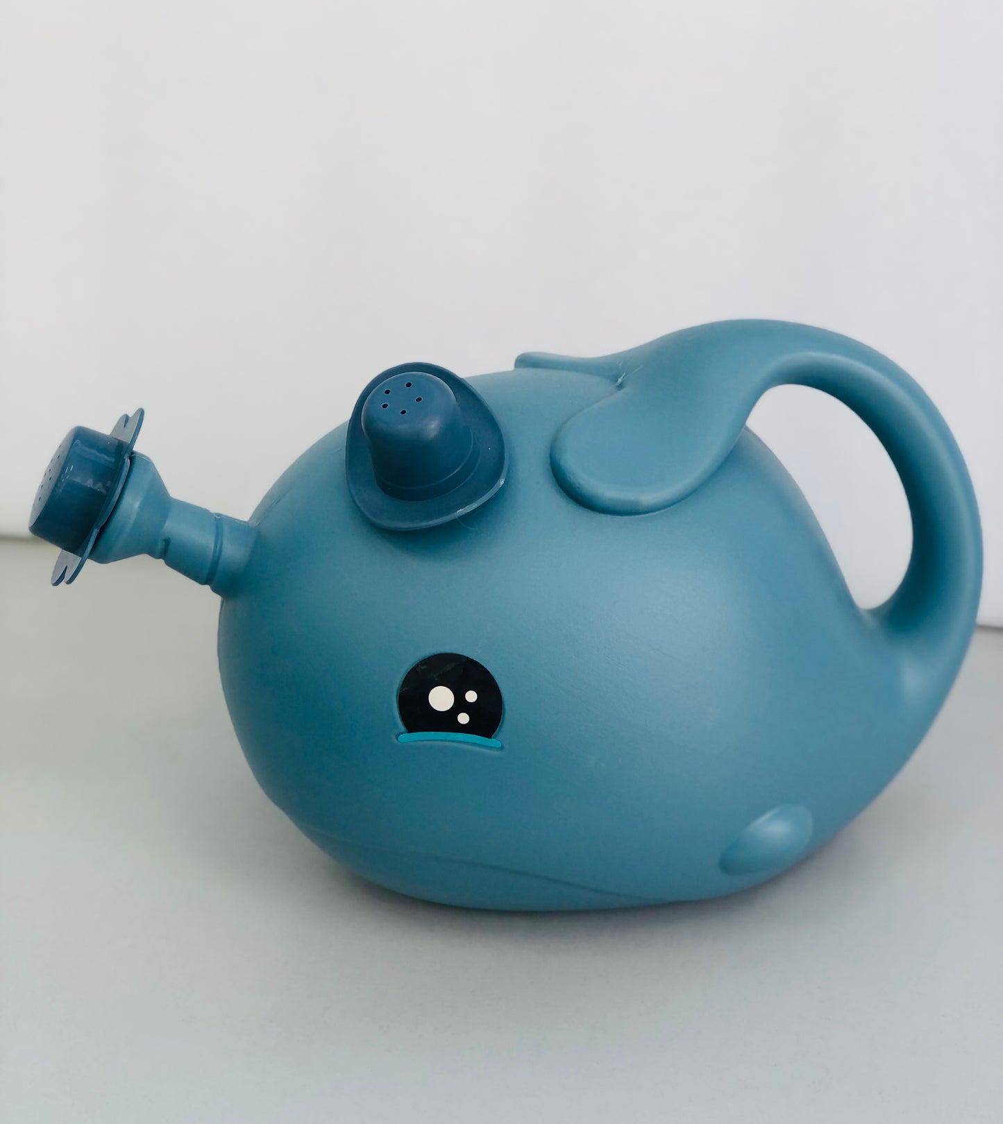 Dolphin plant irrigation jug, 2 liters