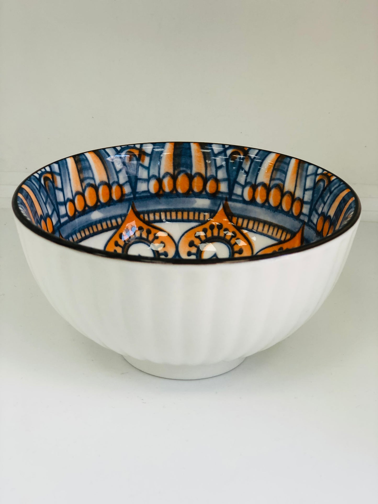 Ceramic dish decorated with decorations
