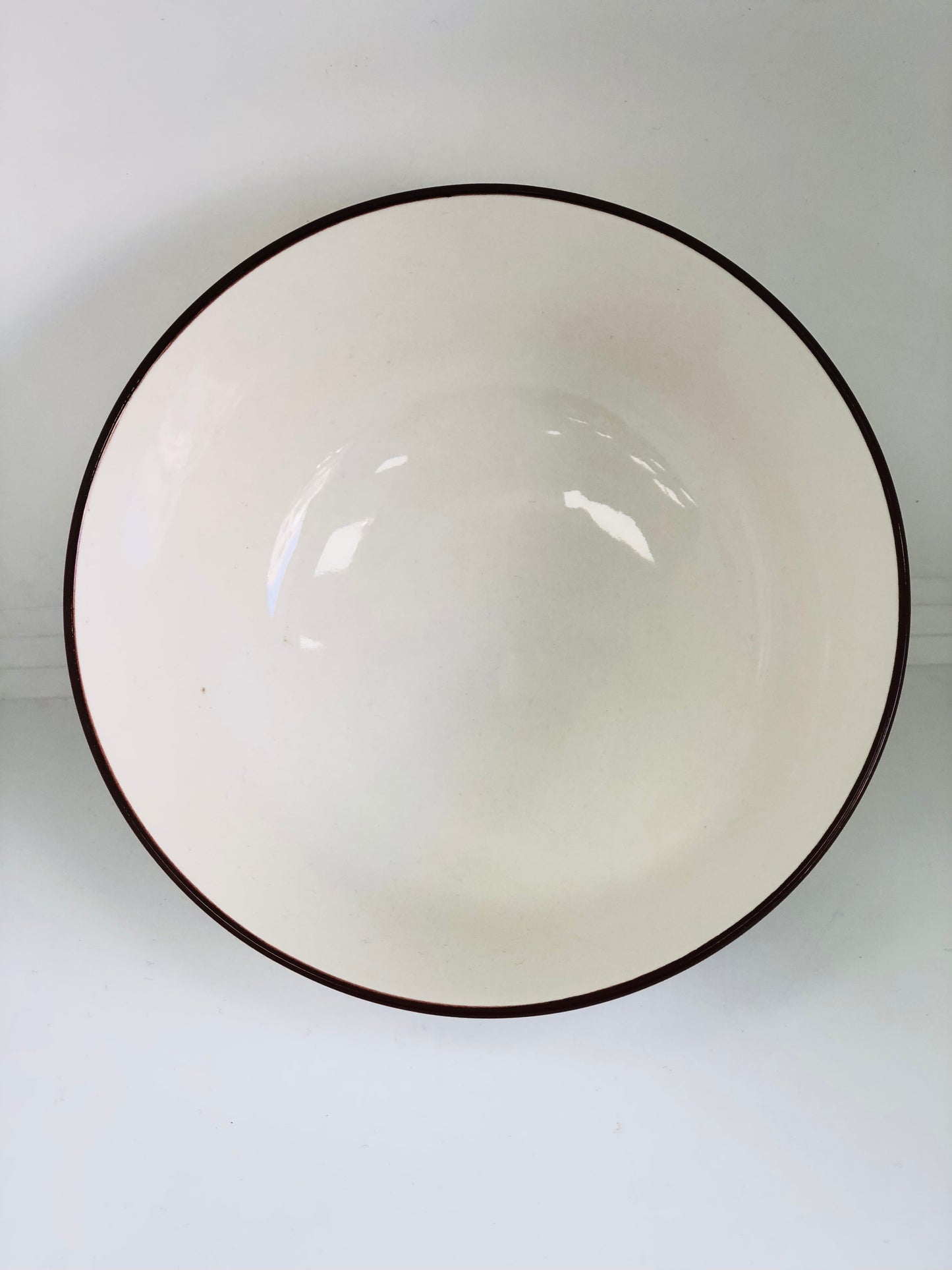 Ceramic plate with Korean writing