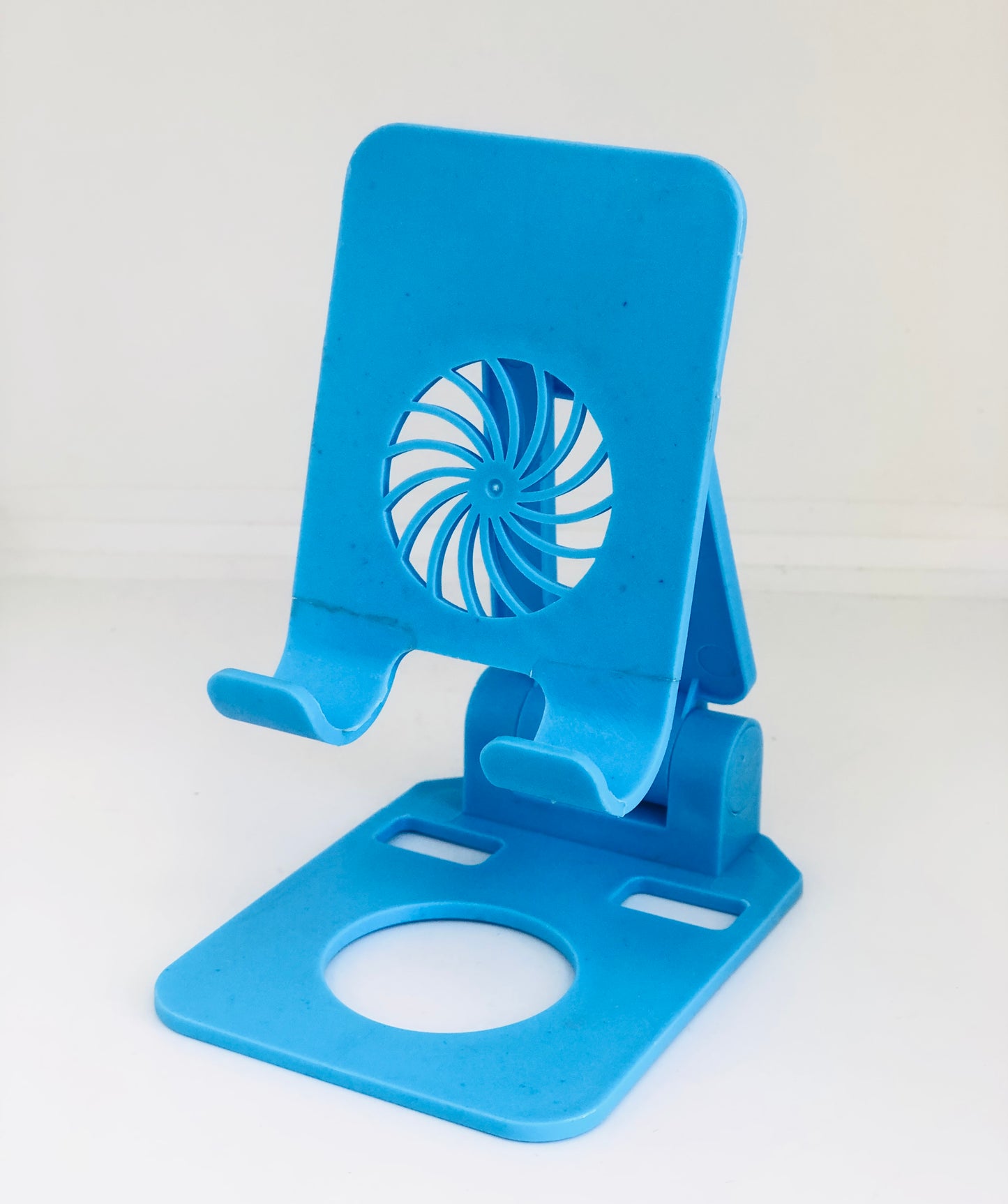 Desktop holder stand for mobile phone