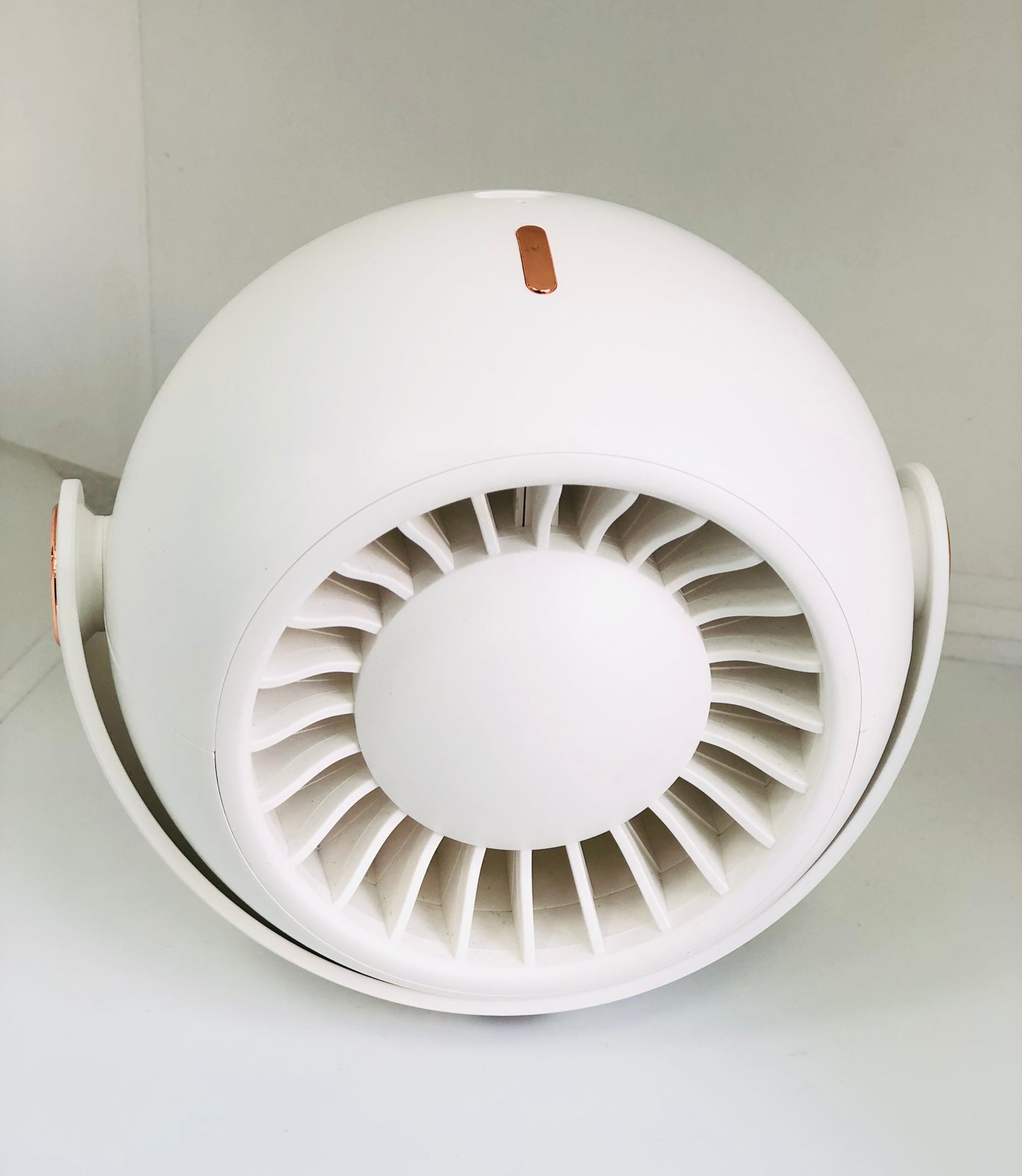 Desk fan with movable base