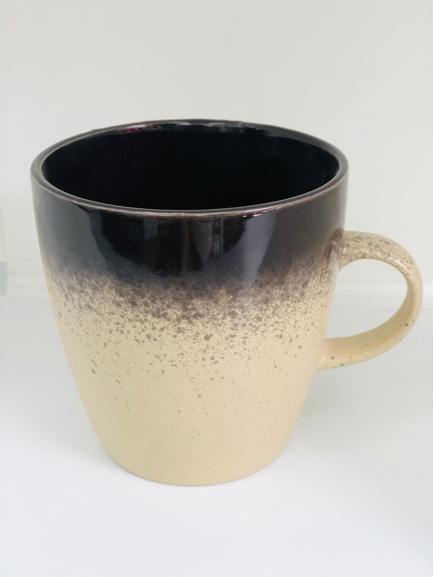 Ceramic mug, waves of colors