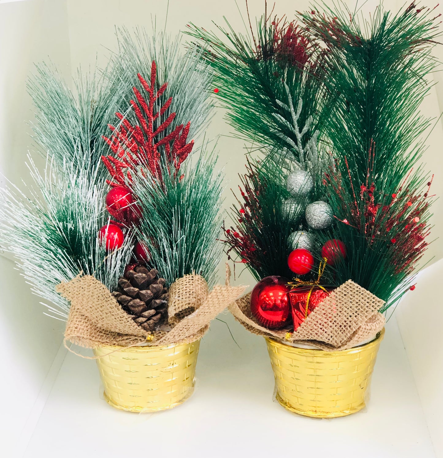 Decorative tree with balls 25 cm