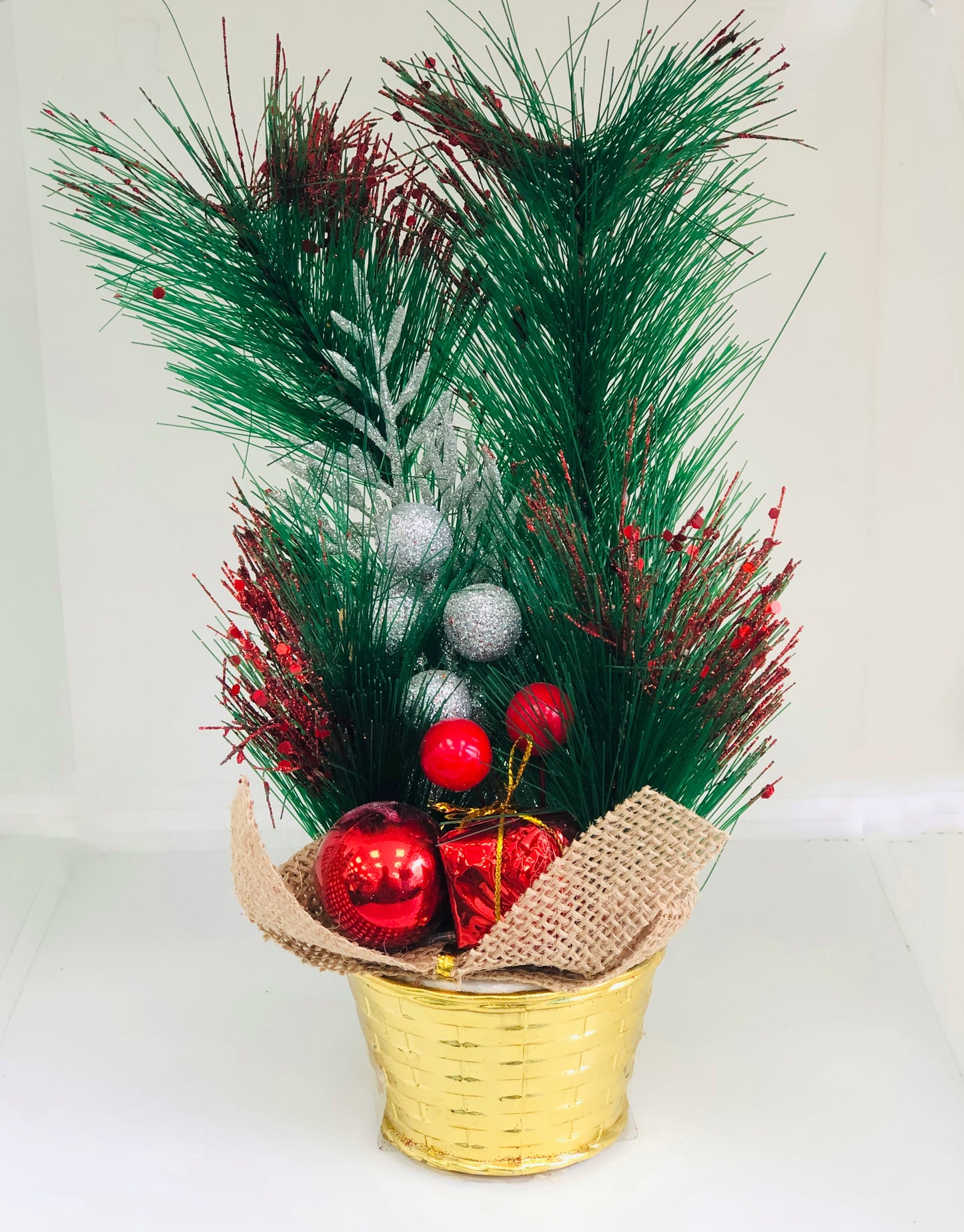 Decorative tree with balls 25 cm