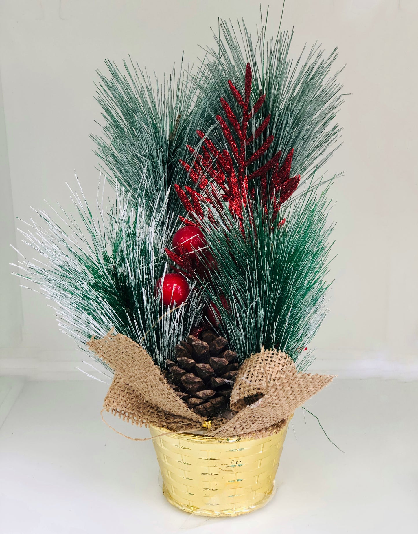 Decorative tree with balls 25 cm