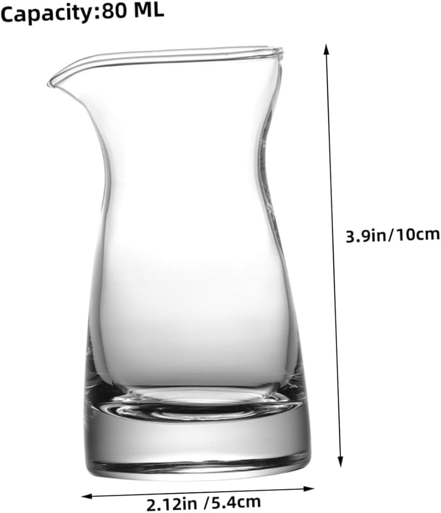 كأس زجاج صغير