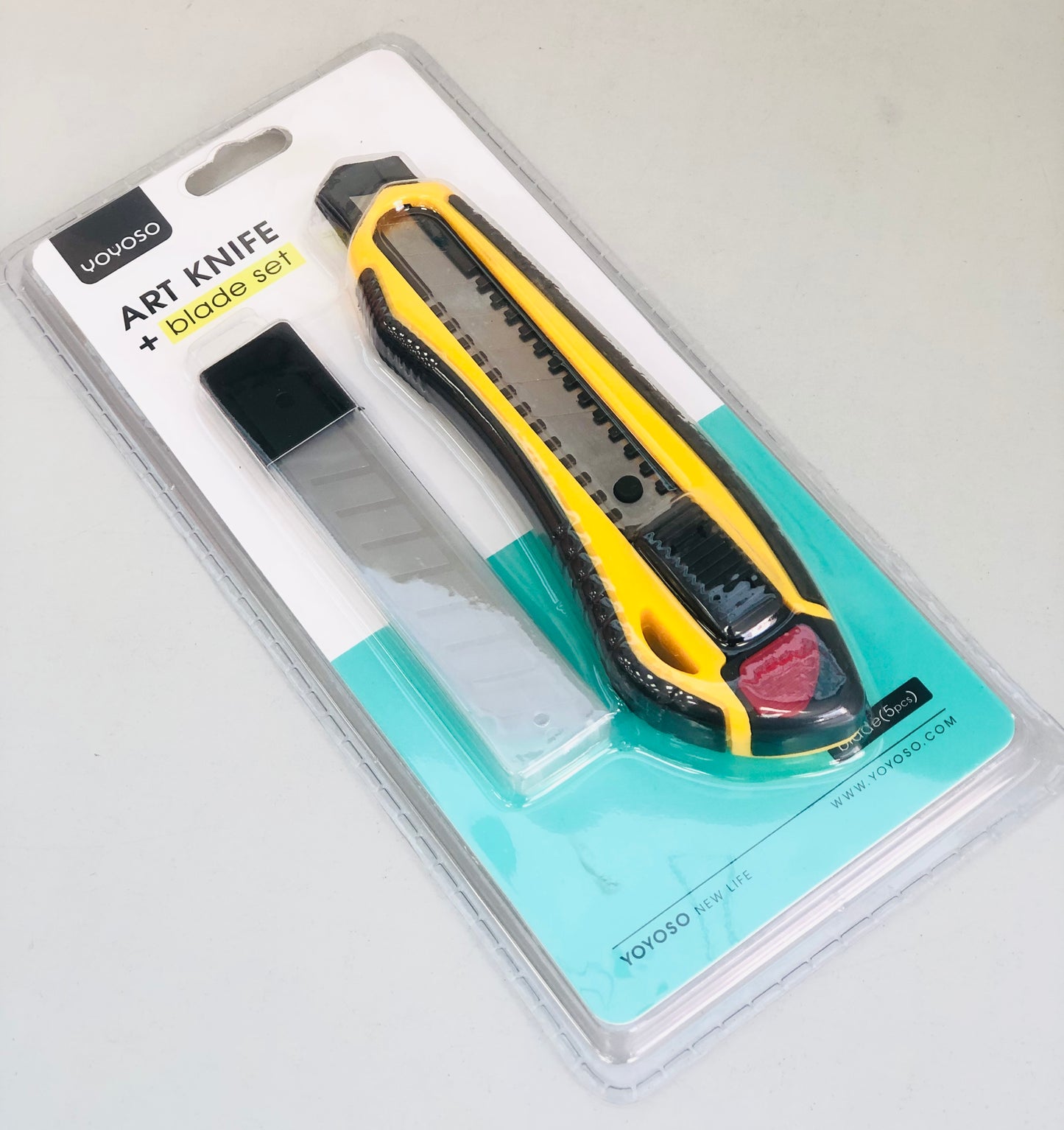 Heavy duty scalpel with 5 blades