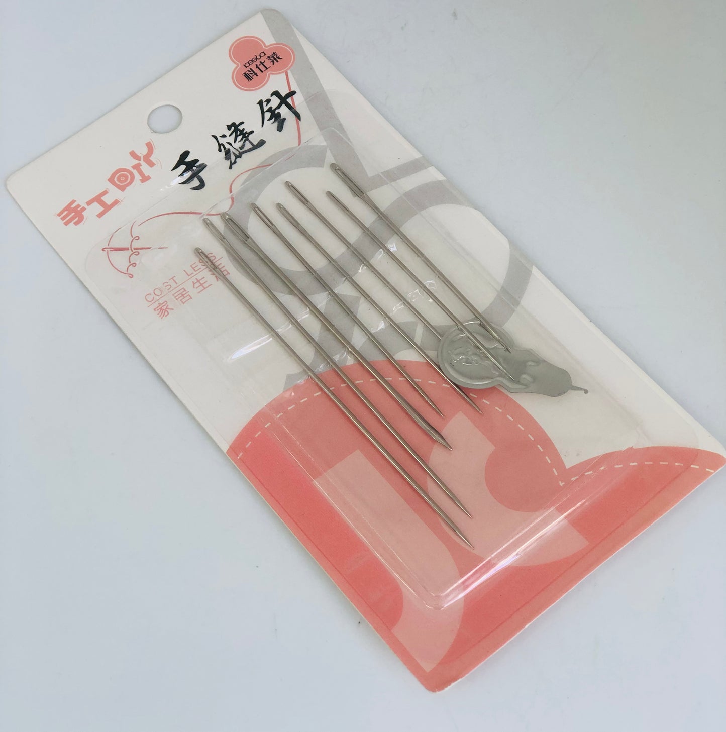 Set of 9 sewing needles in several sizes