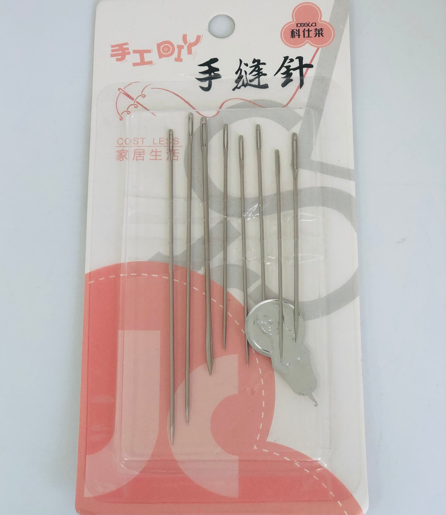 Set of 9 sewing needles in several sizes