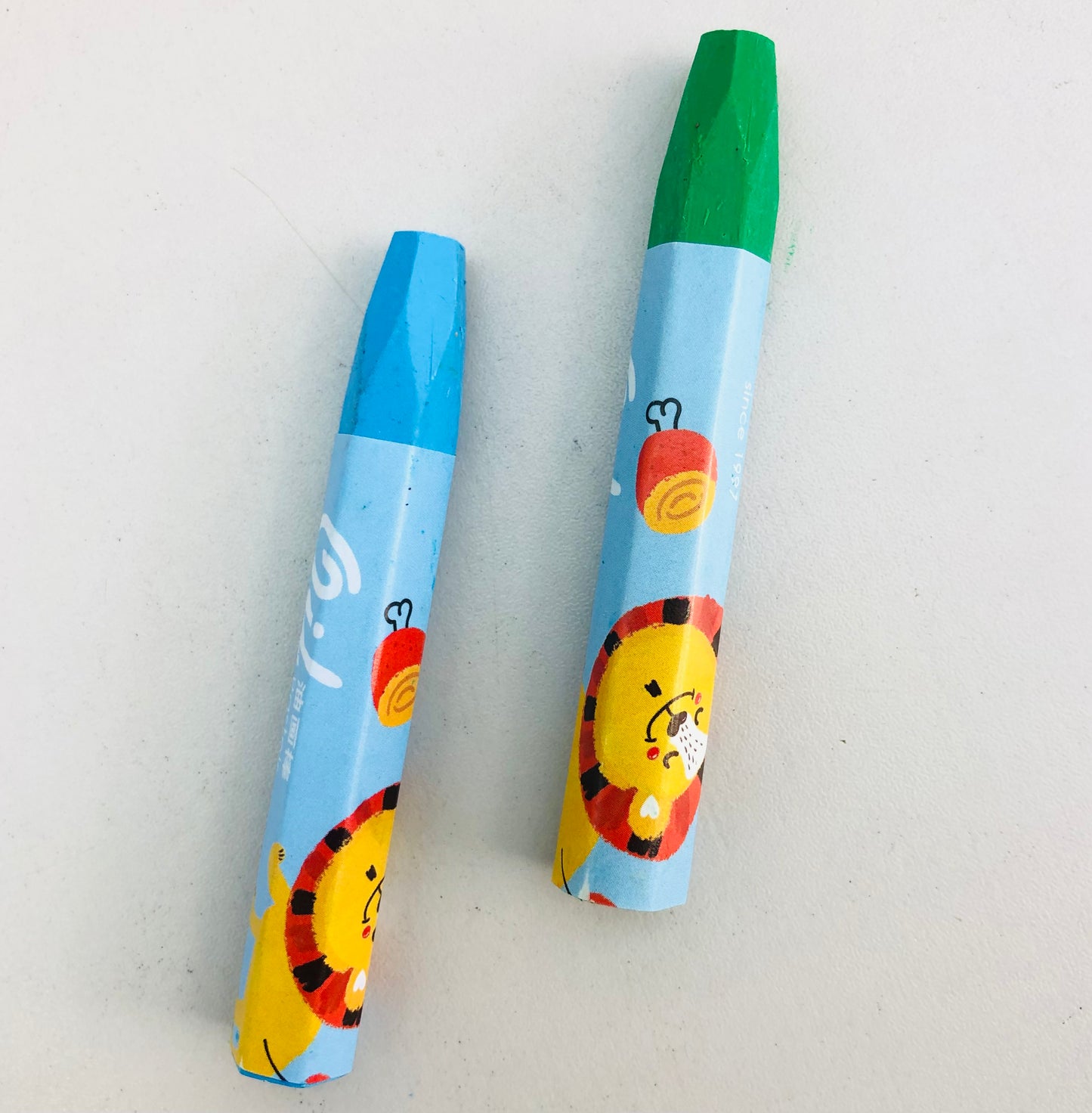 12 color wax crayons packages