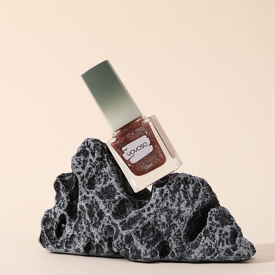 طلاء اضافر عسلي مع برق