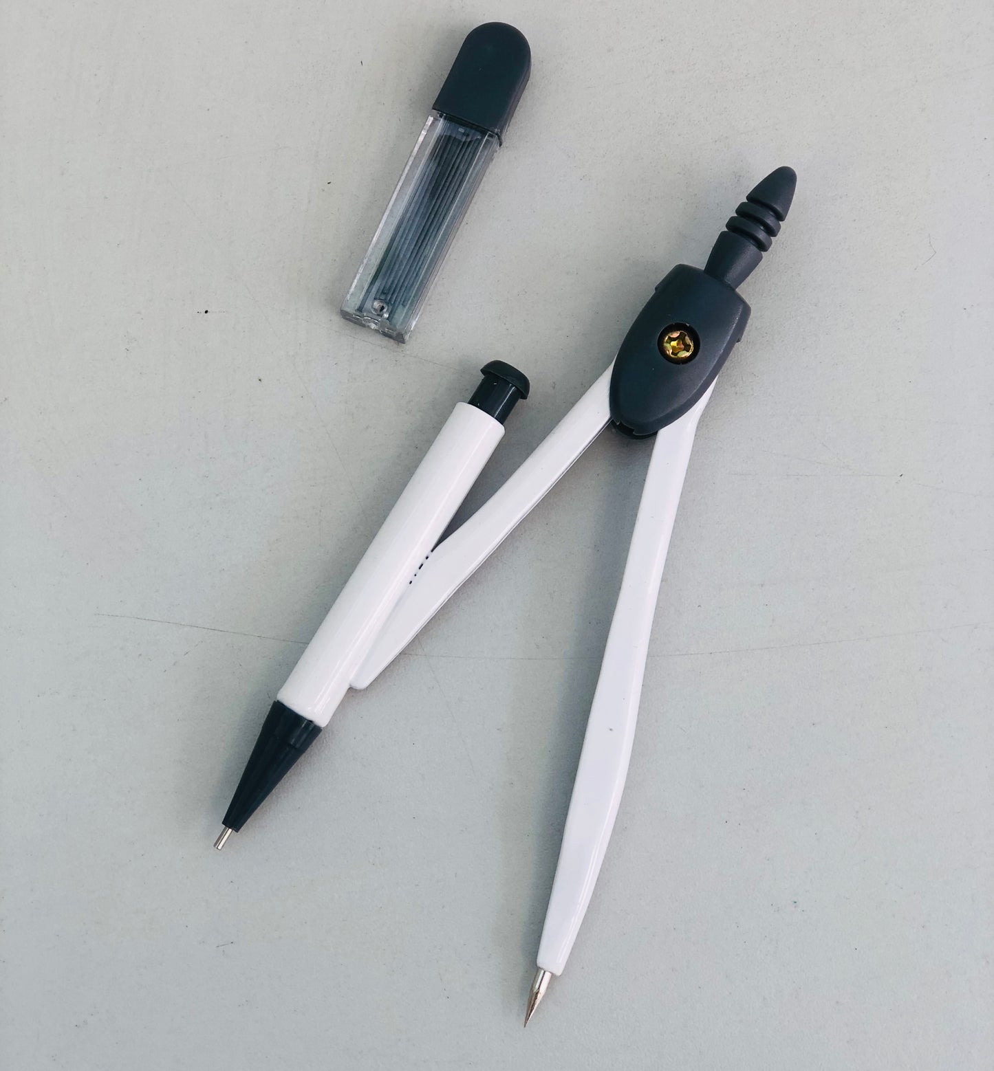 2B Geometric Compass with Sharpener