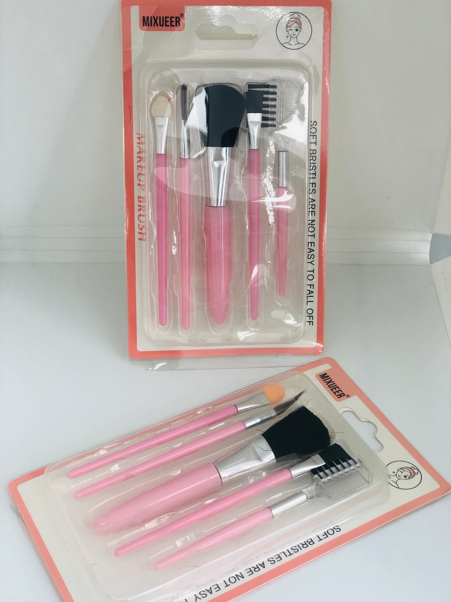 Small makeup brushes package