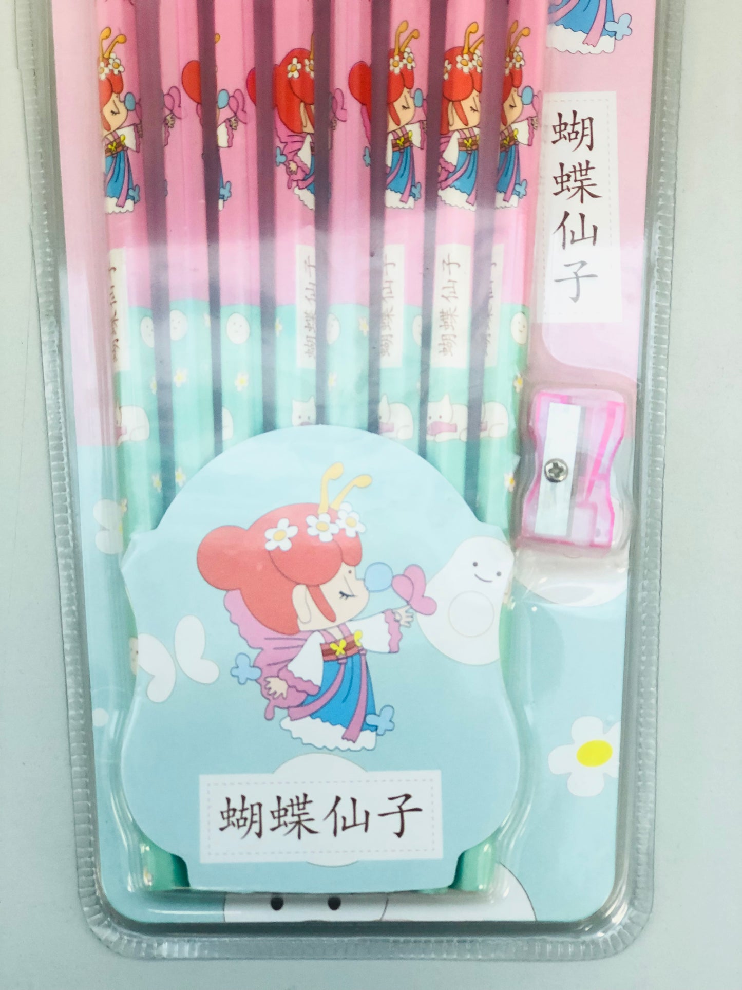 Packages of 8 drawing pencils with sharpener