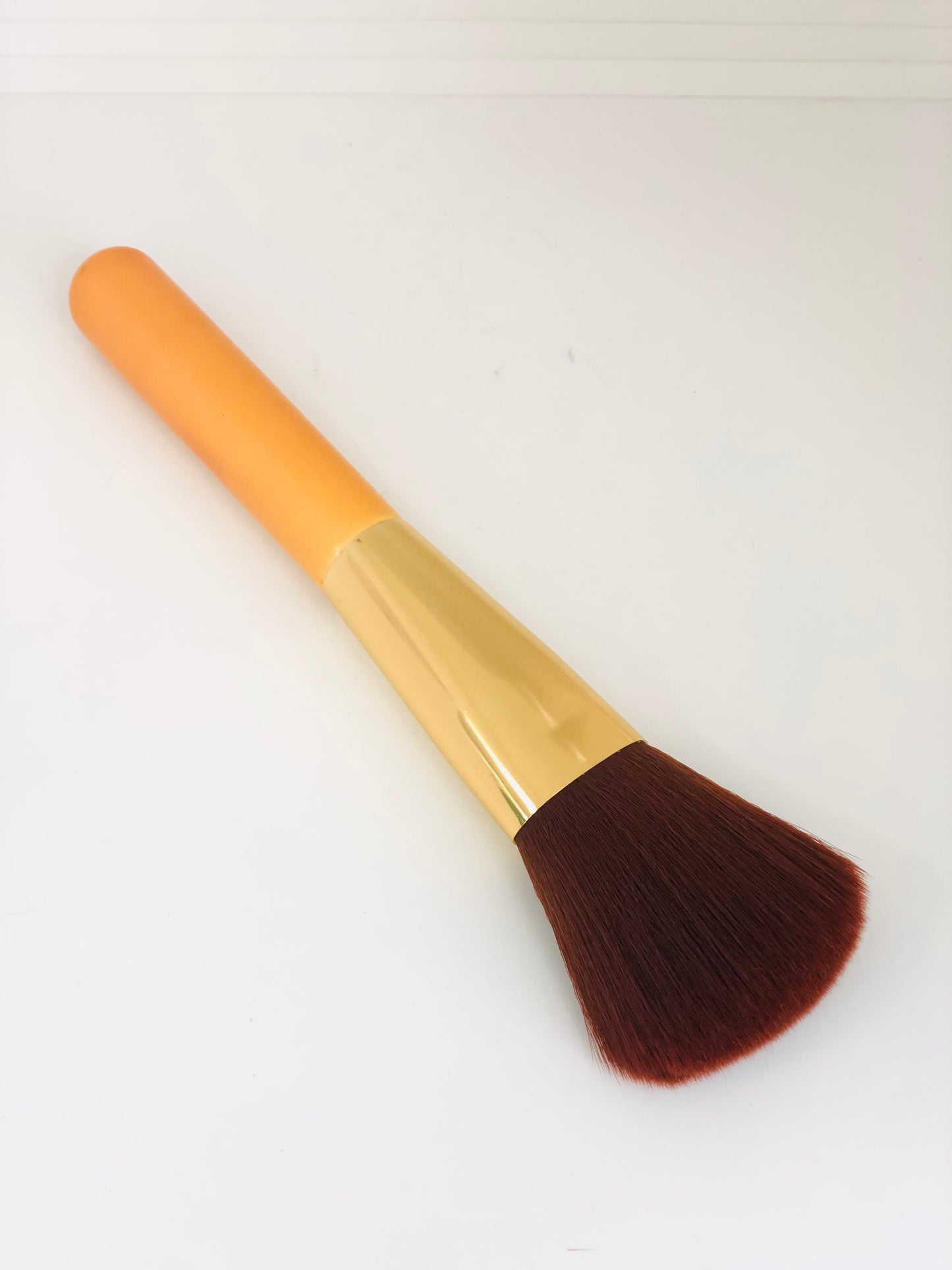Large soft makeup brush