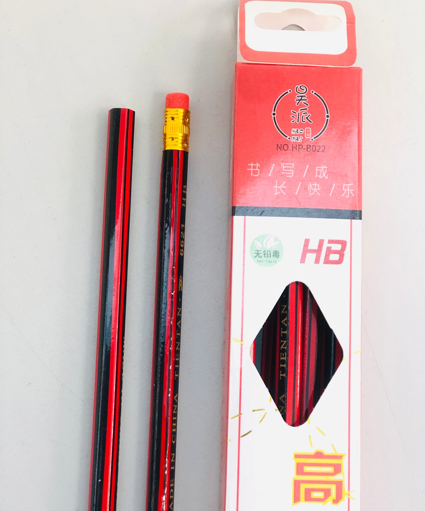 Package of 8 red pencils