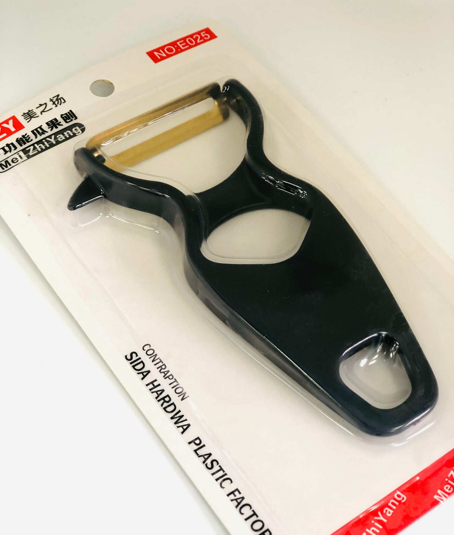 Black and white food peeler