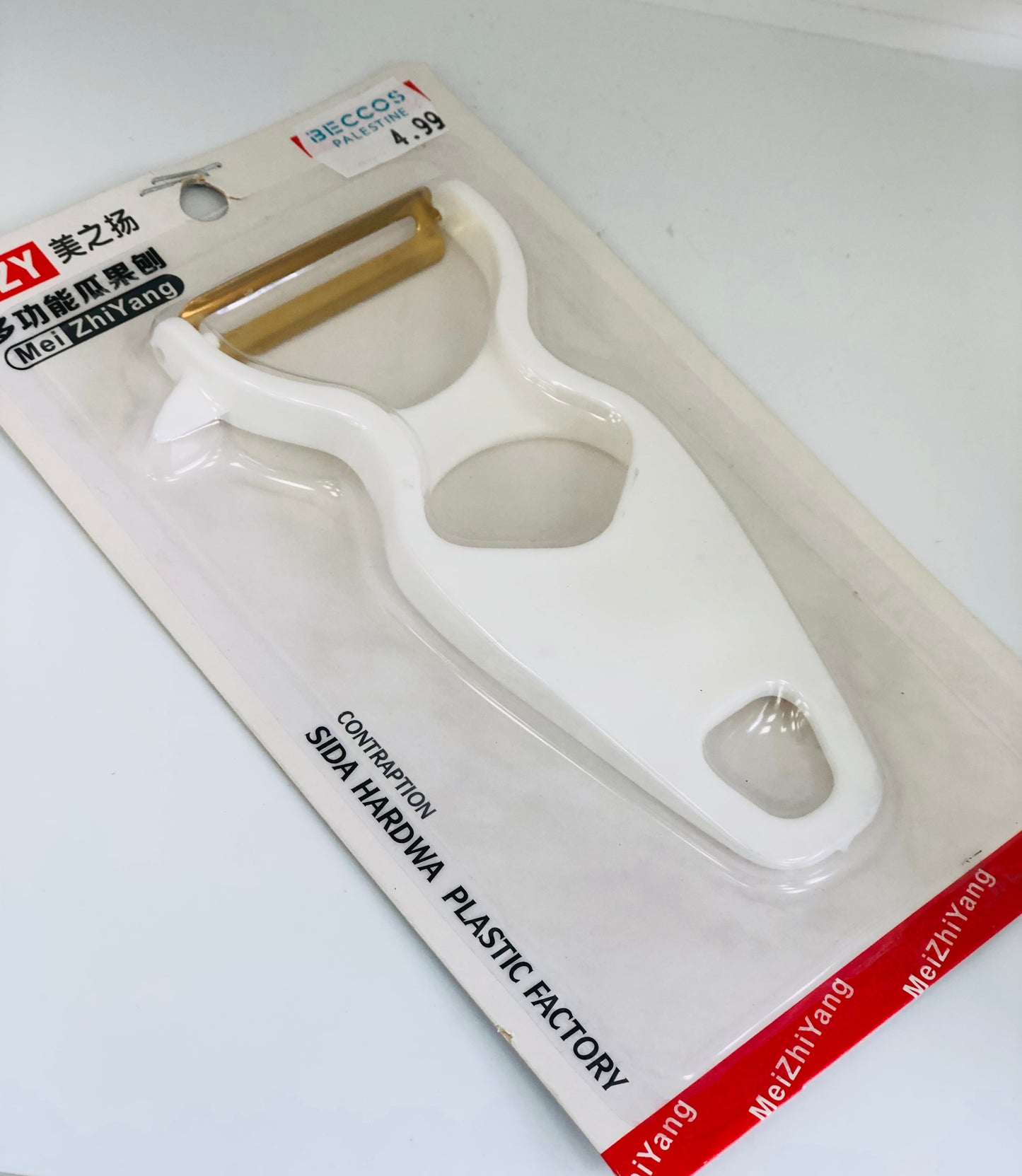 Black and white food peeler