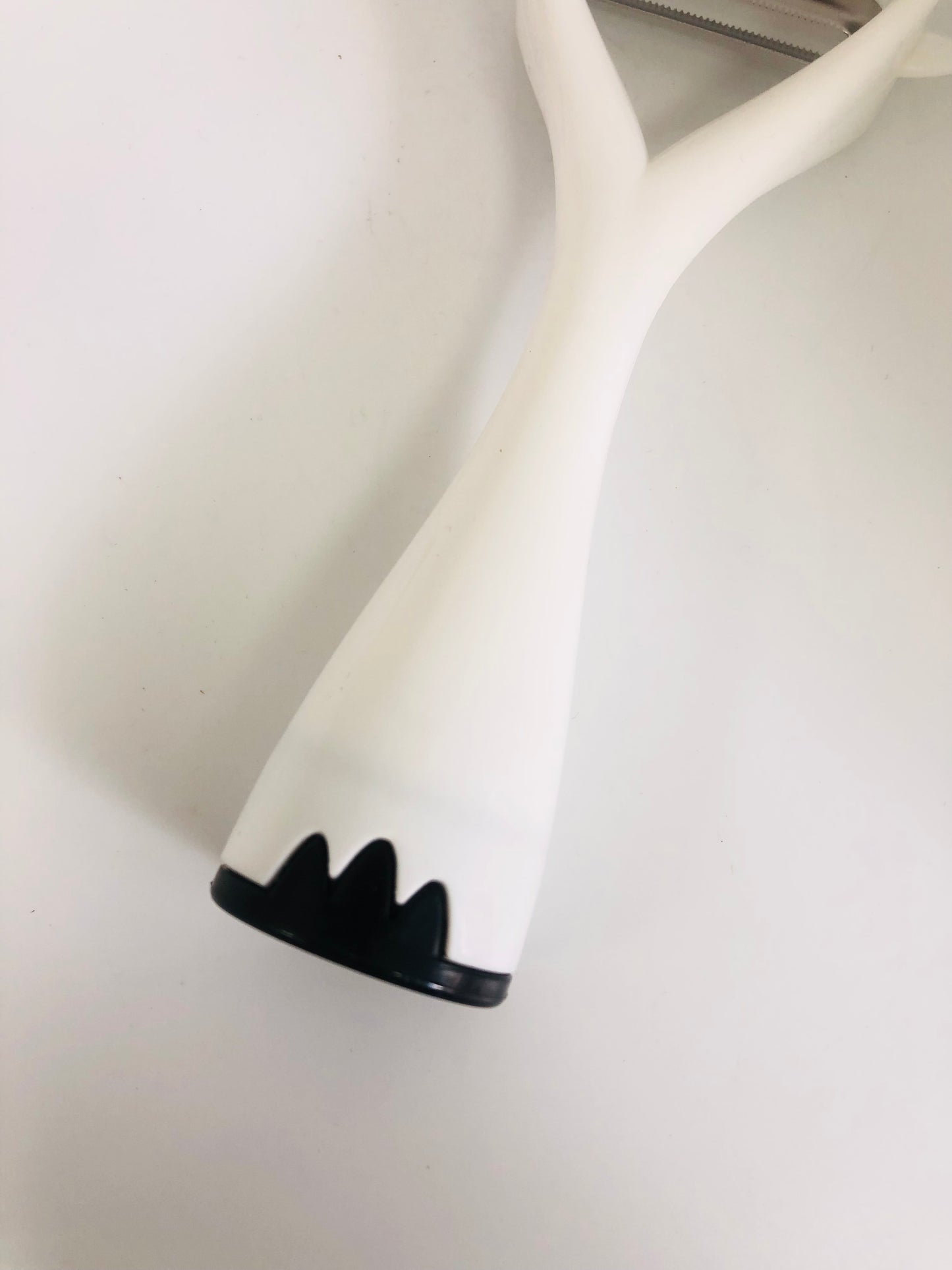 Long food peeler