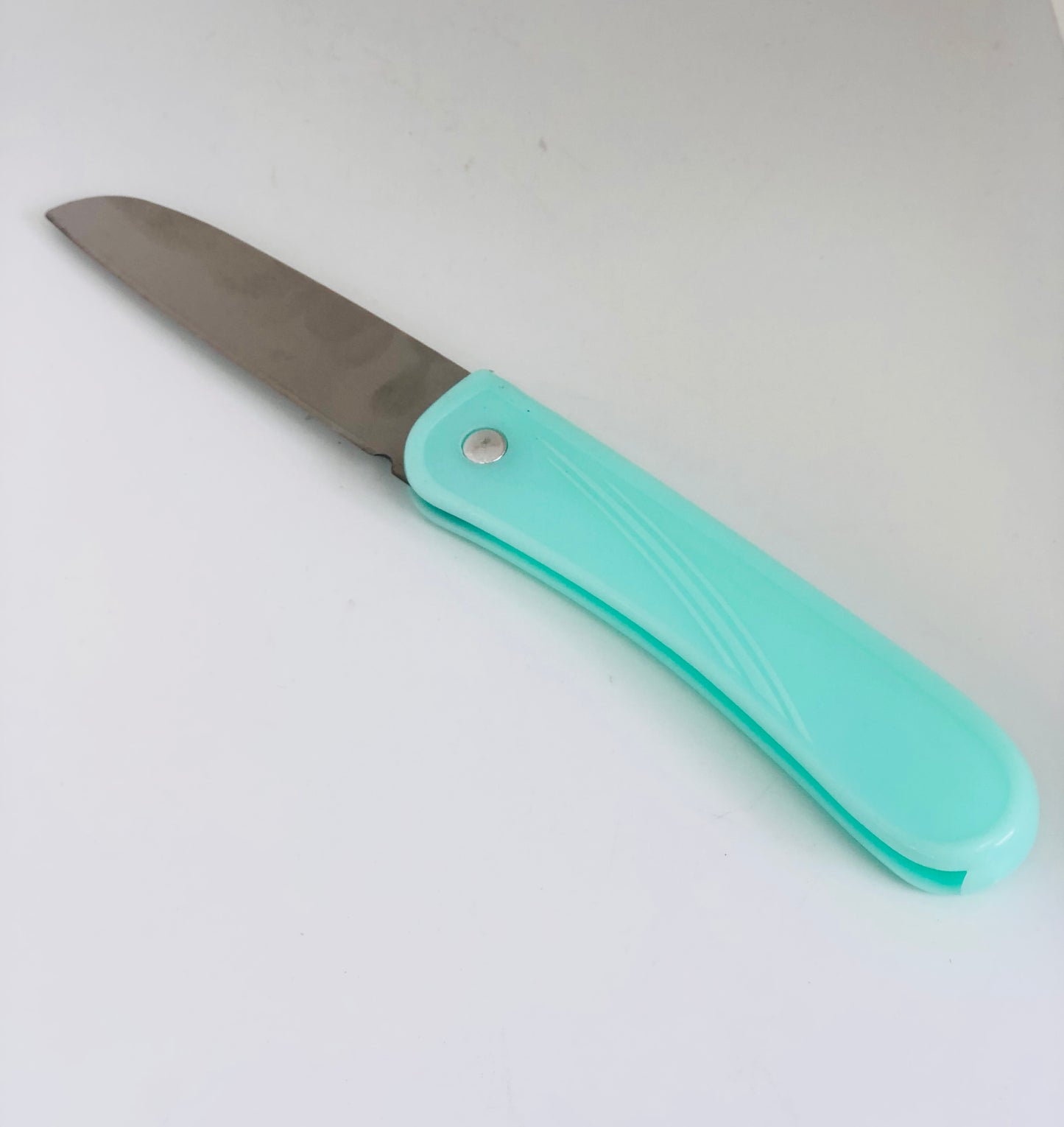 Peeler with folding knife