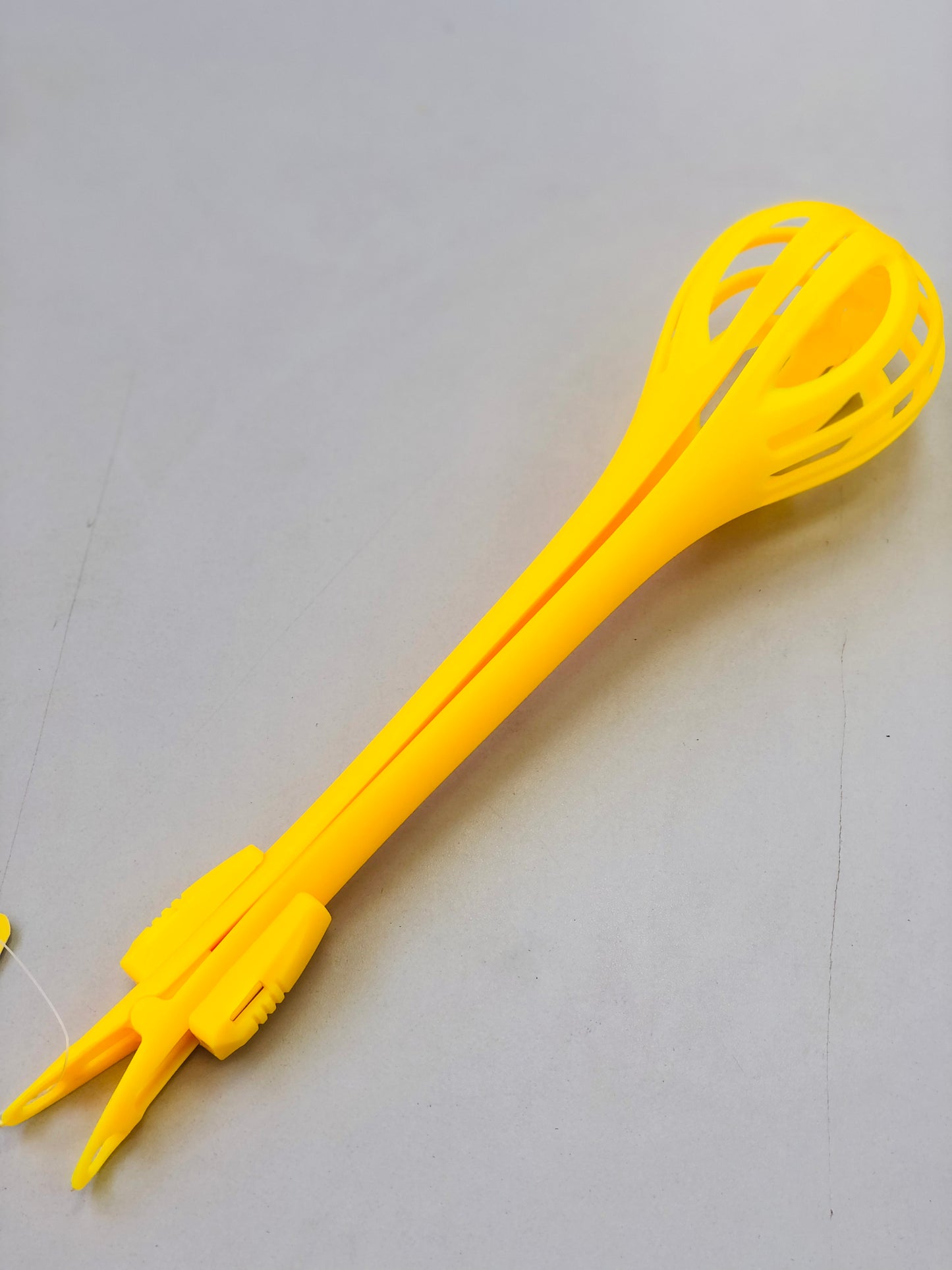 Food whisk and food tongs