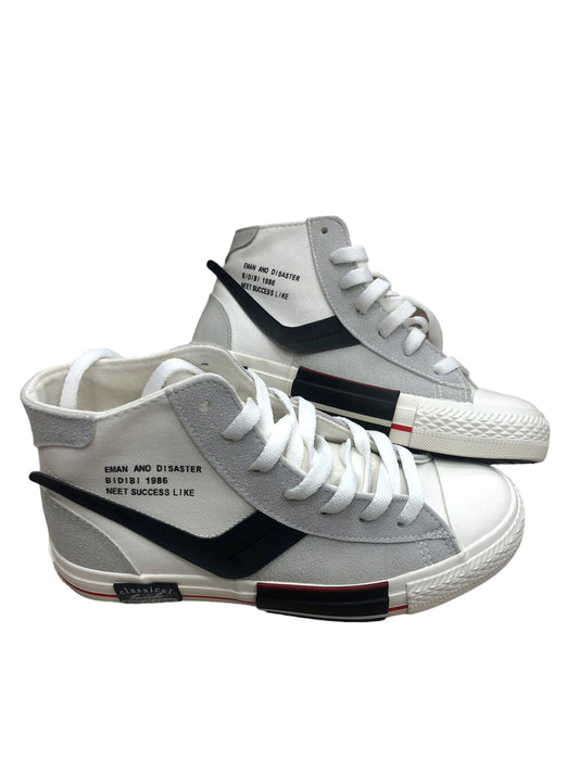 Residential shoe with lace-up collar