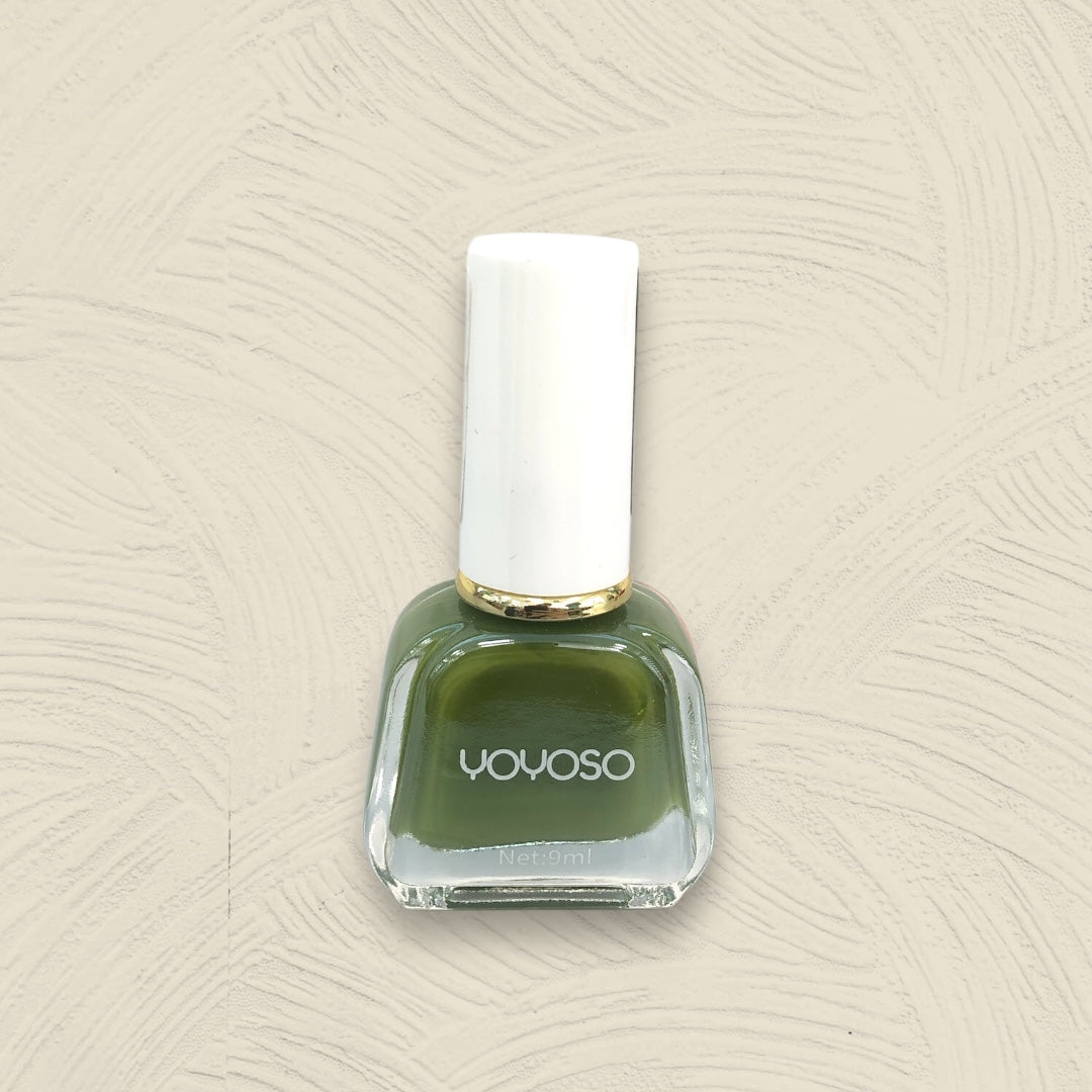 طلاء أظافر أخضر زيتي