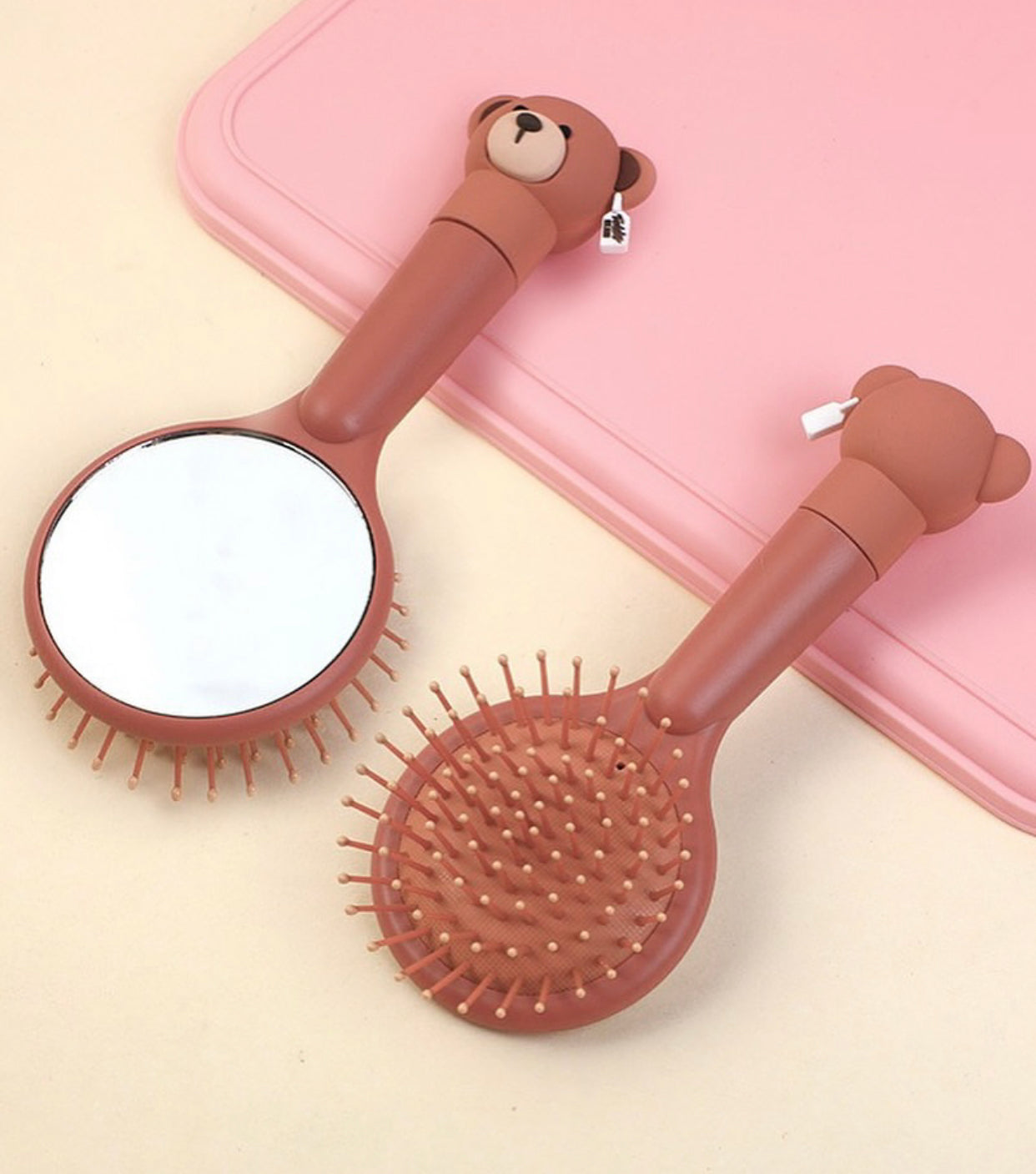 فرشاة شعر دب مع مرآة