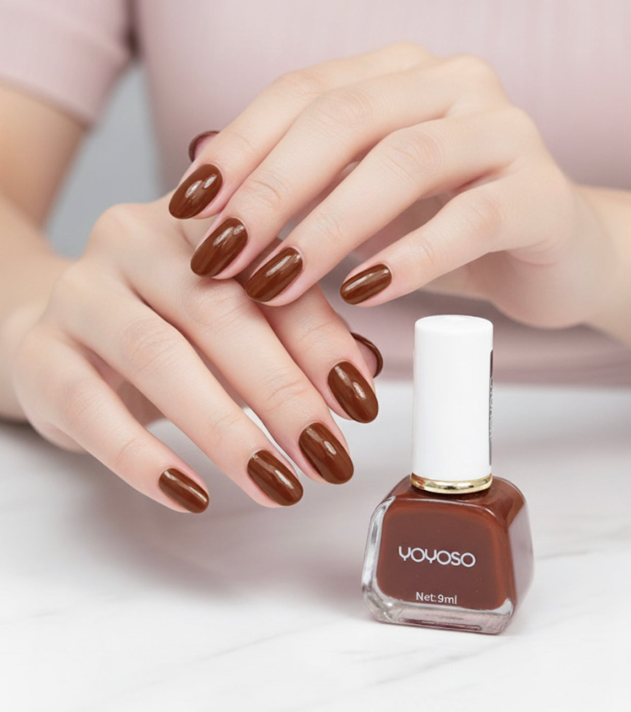 طلاء أظافر بني غامق