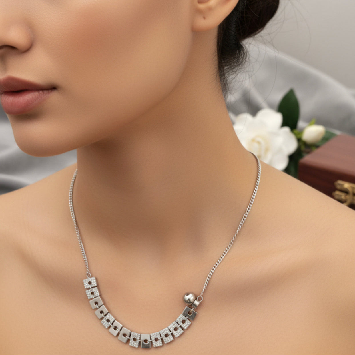 سنسال فضي مع سترس لميع