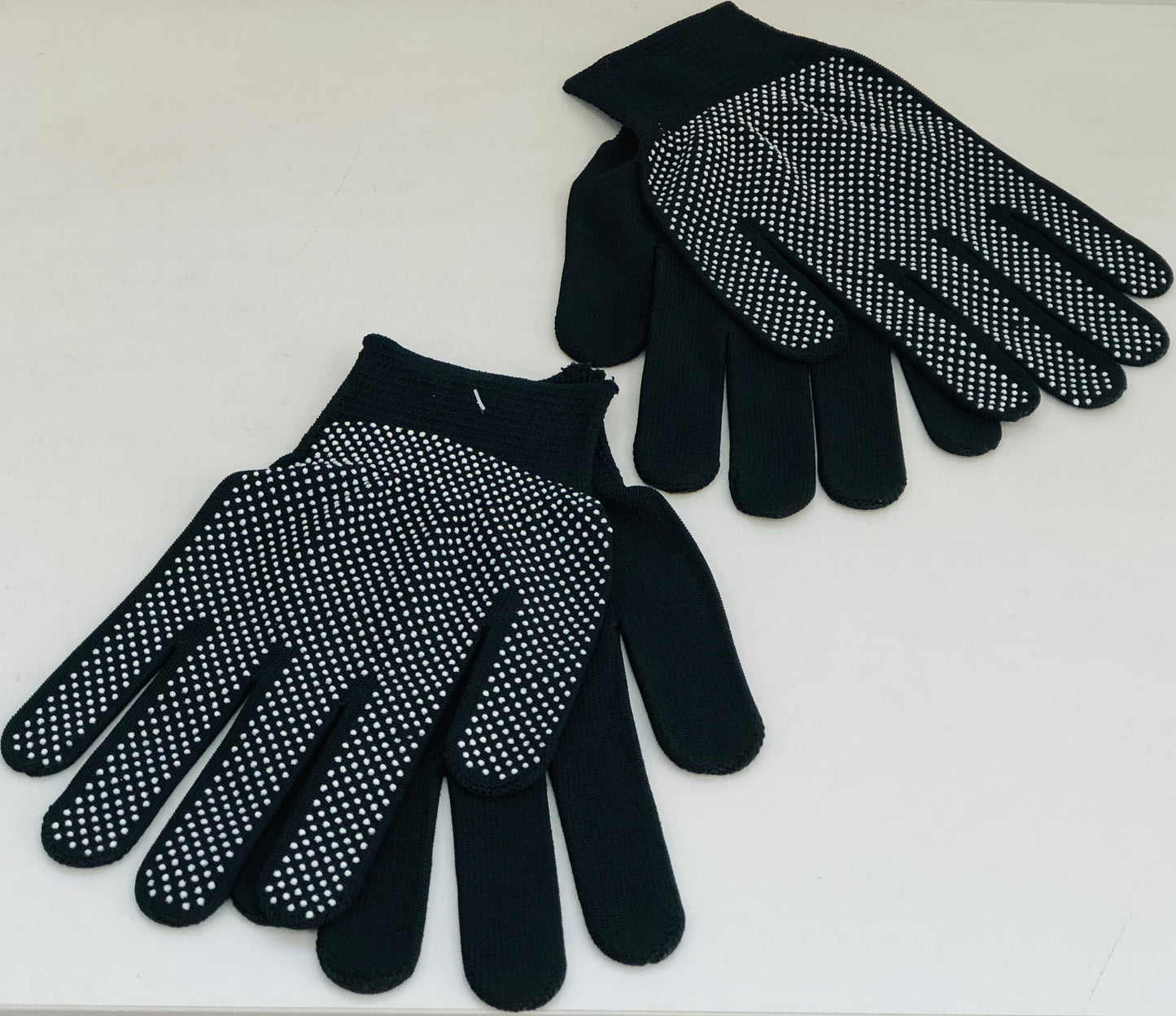 Couple of black fabric anti-slip gloves