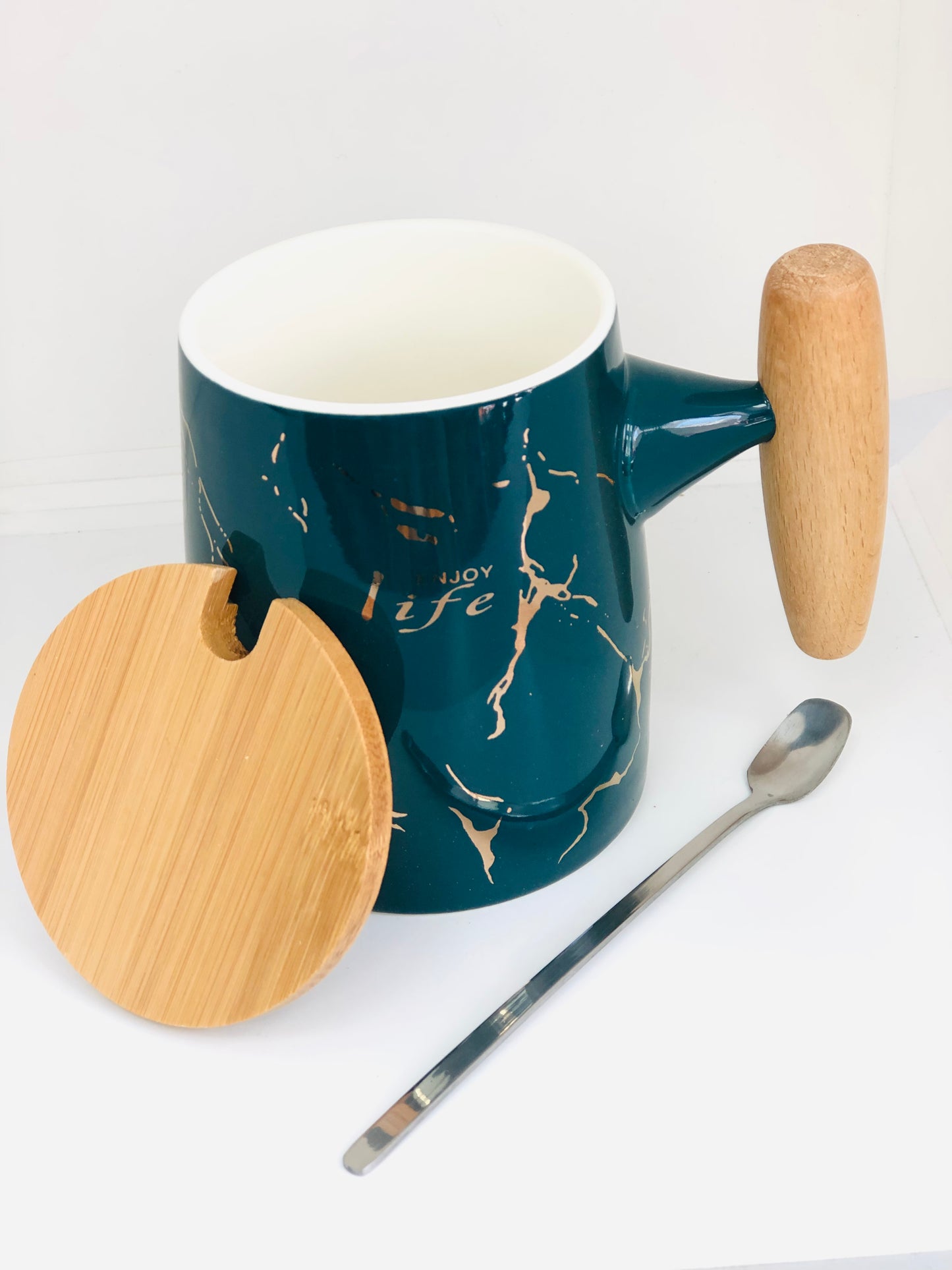 Ceramic mug with handle and wooden lid