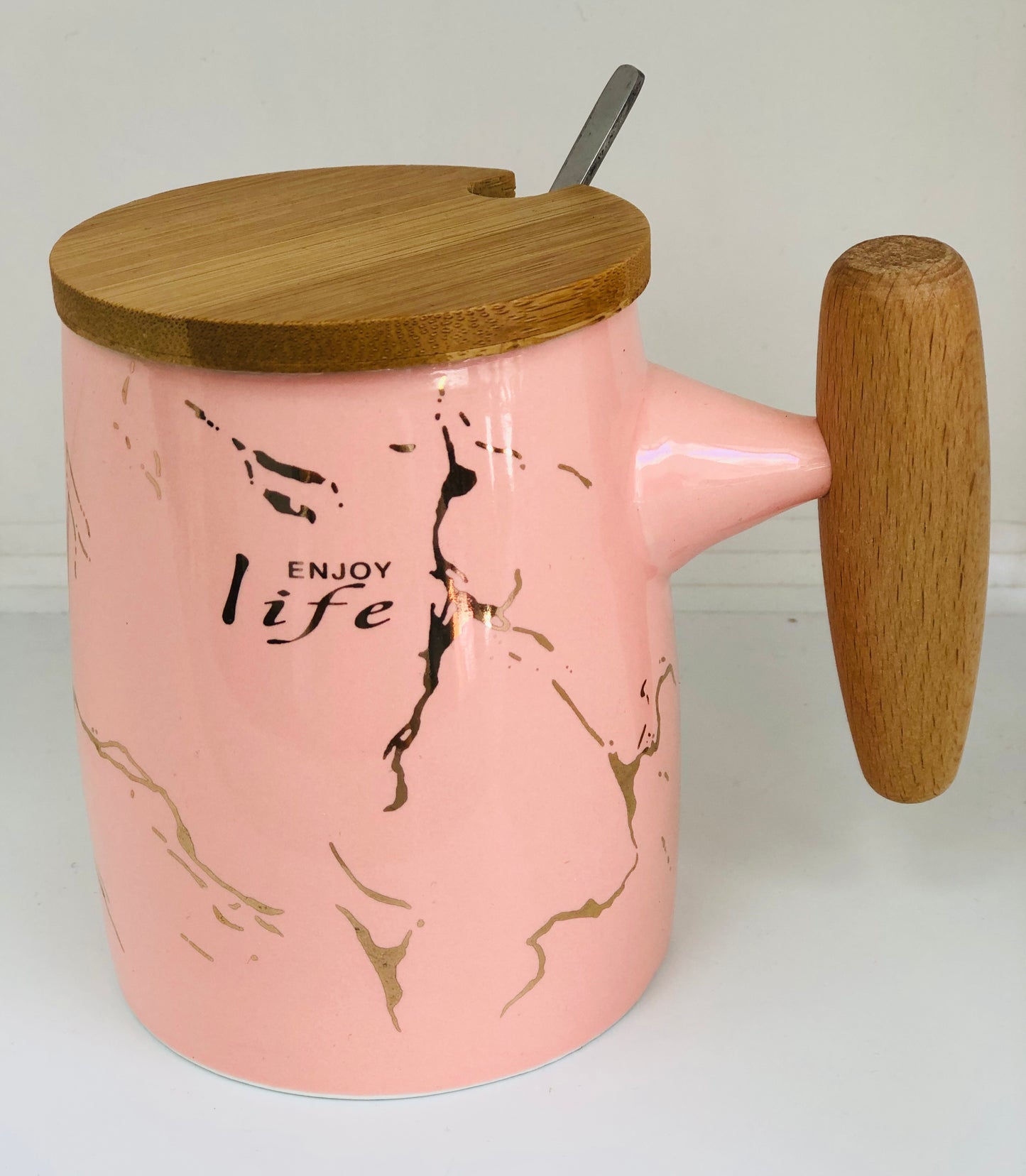 Ceramic mug with handle and wooden lid