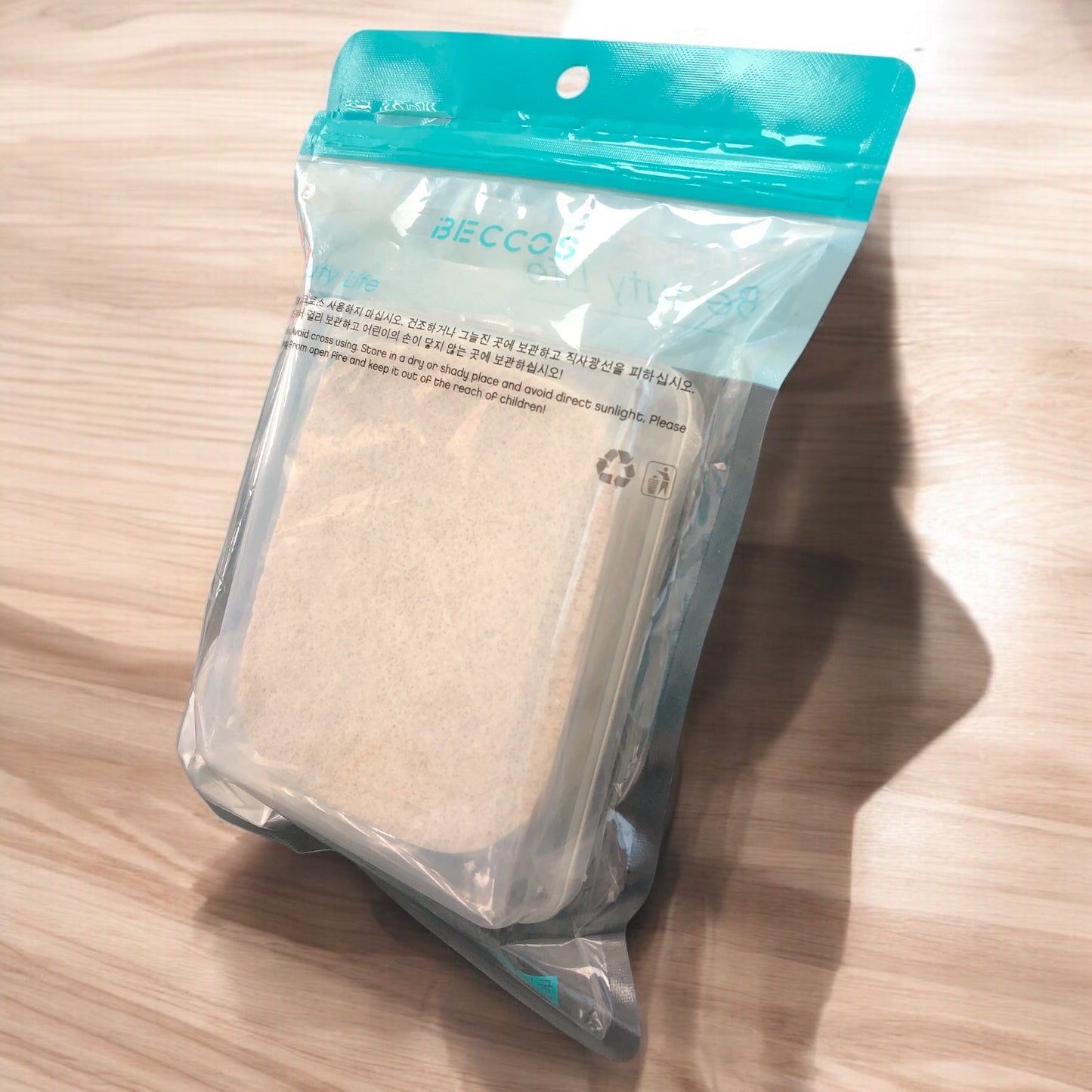 حجر لتنظيف فراشي المكياج