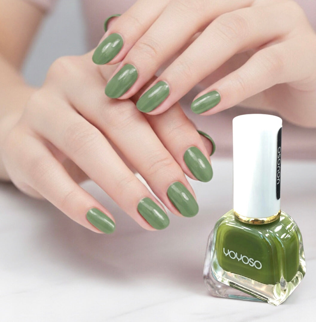 طلاء أظافر أخضر زيتي